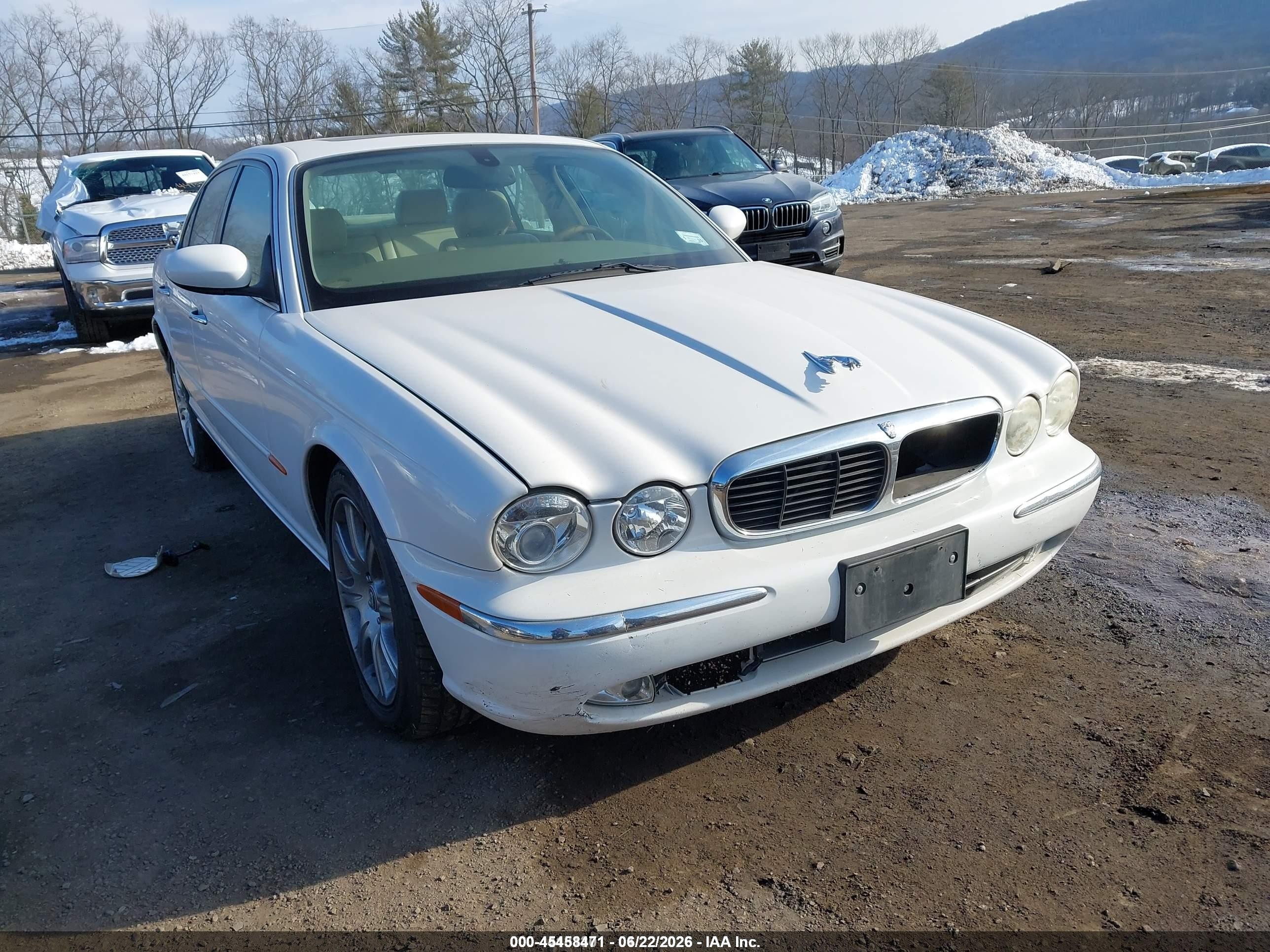 2004 Jaguar Xj Xj8 White vin: SAJWA71C24SG34465