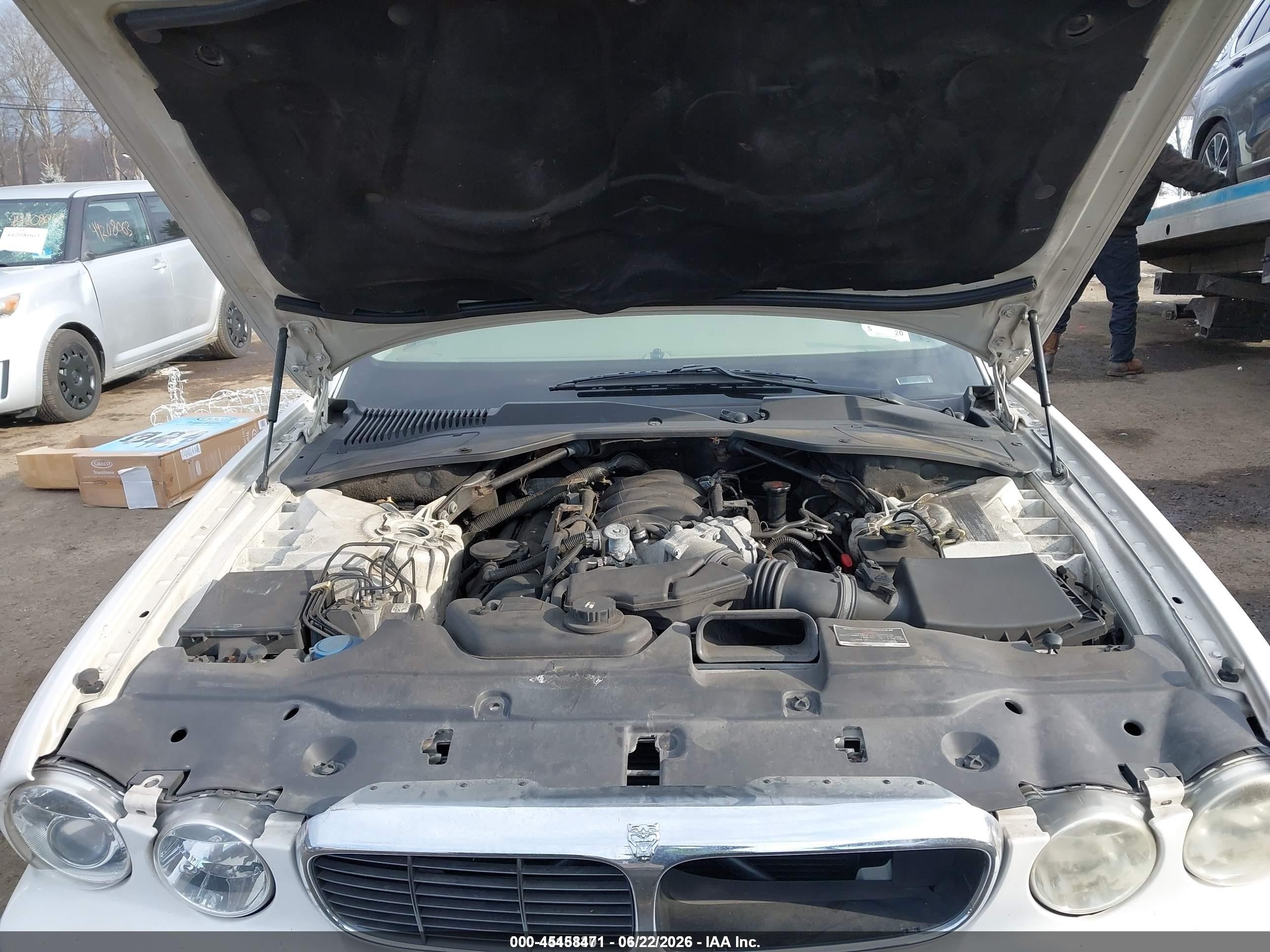 2004 Jaguar Xj Xj8 White vin: SAJWA71C24SG34465