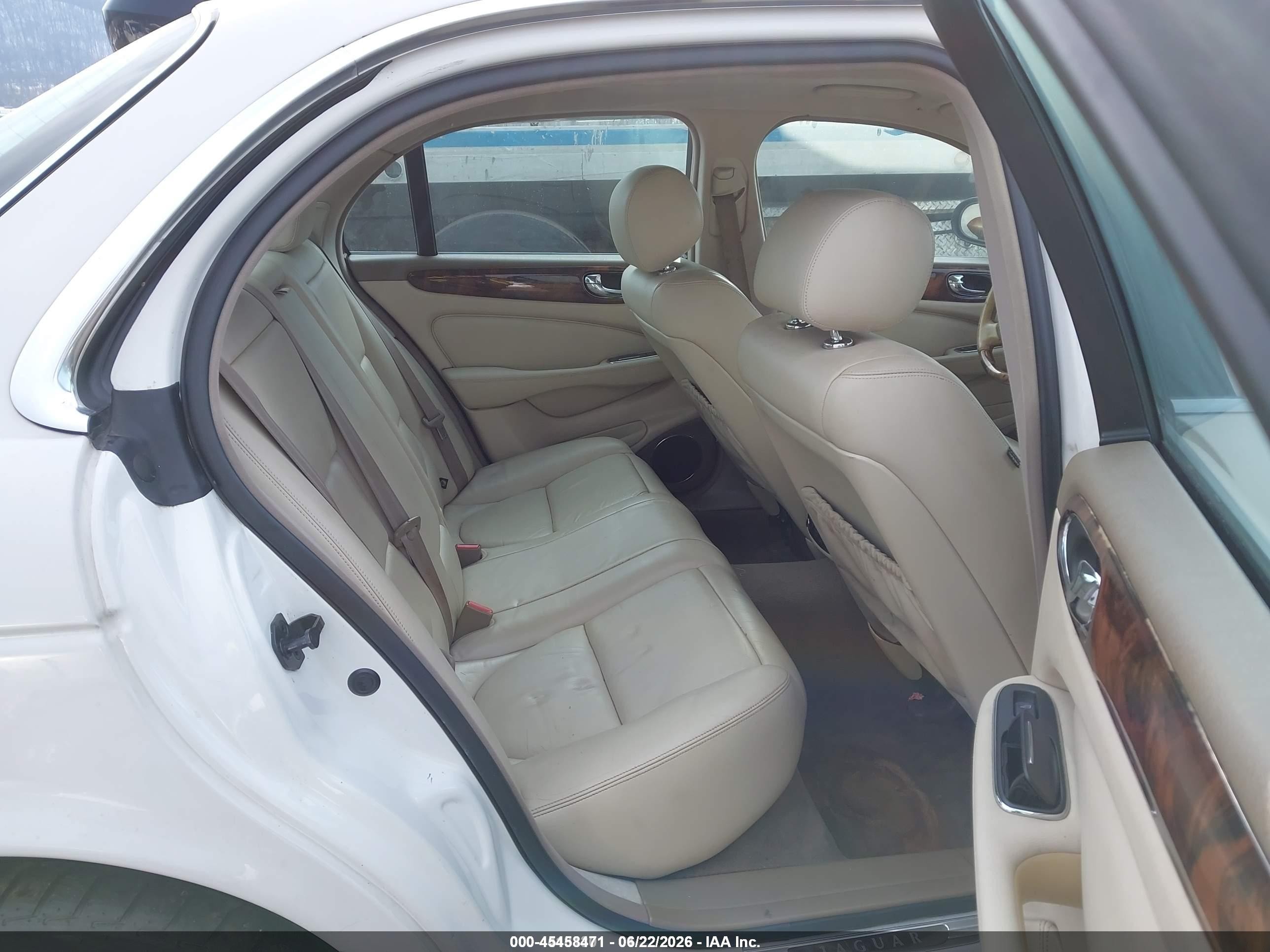 2004 Jaguar Xj Xj8 White vin: SAJWA71C24SG34465