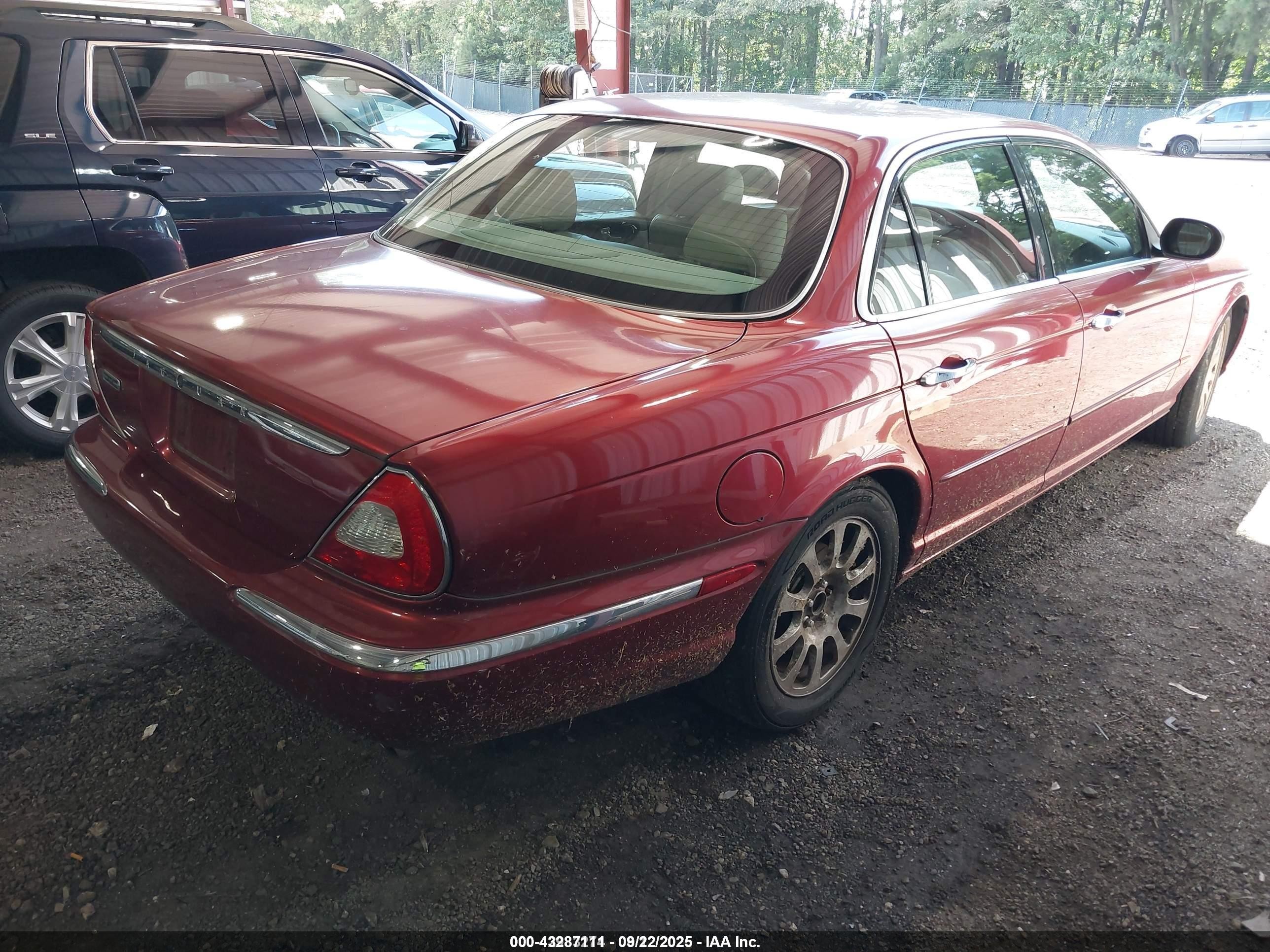 2004 Jaguar Xj Xj8 Burgundy vin: SAJWA71C34SG13267