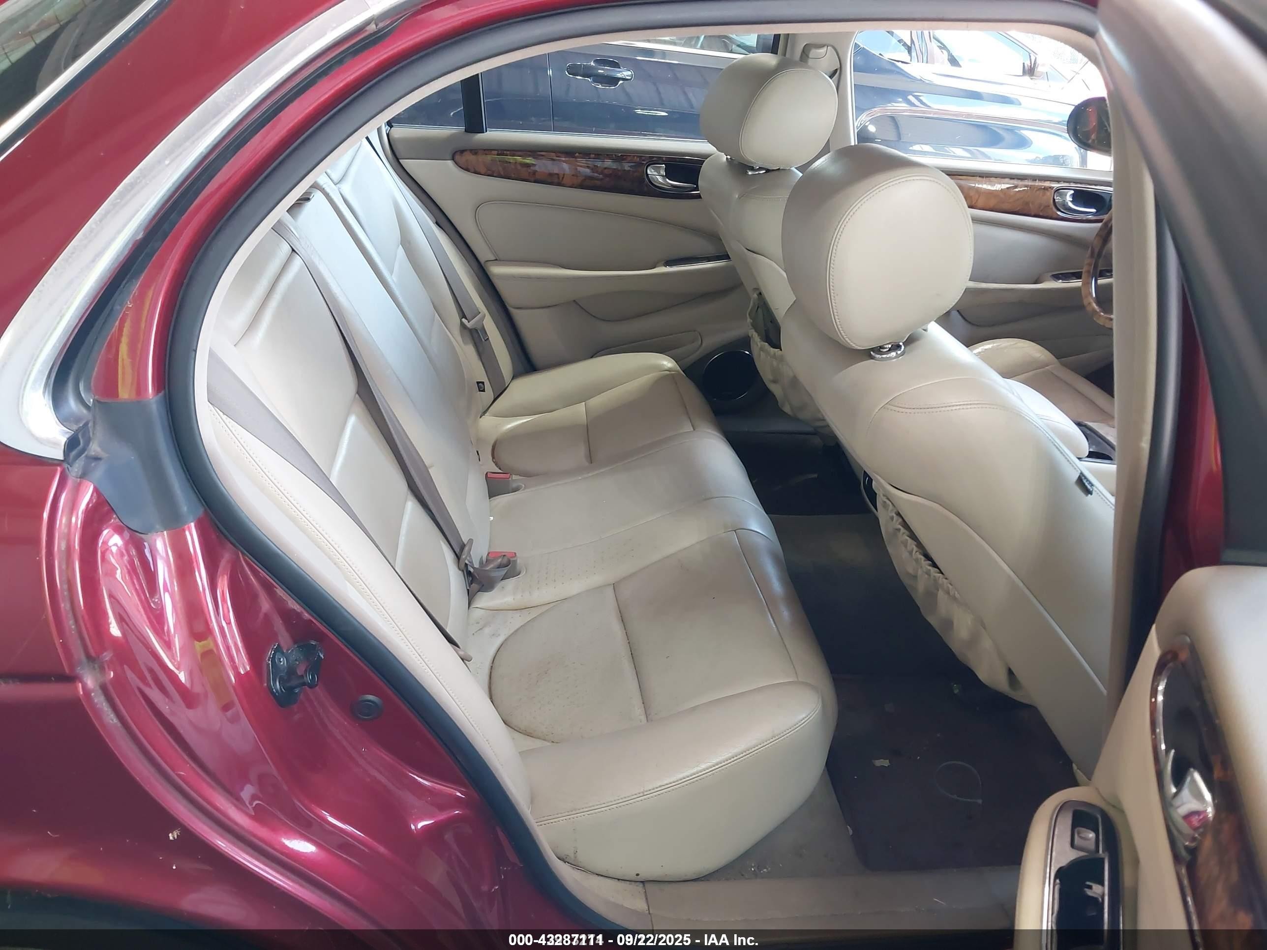 2004 Jaguar Xj Xj8 Burgundy vin: SAJWA71C34SG13267