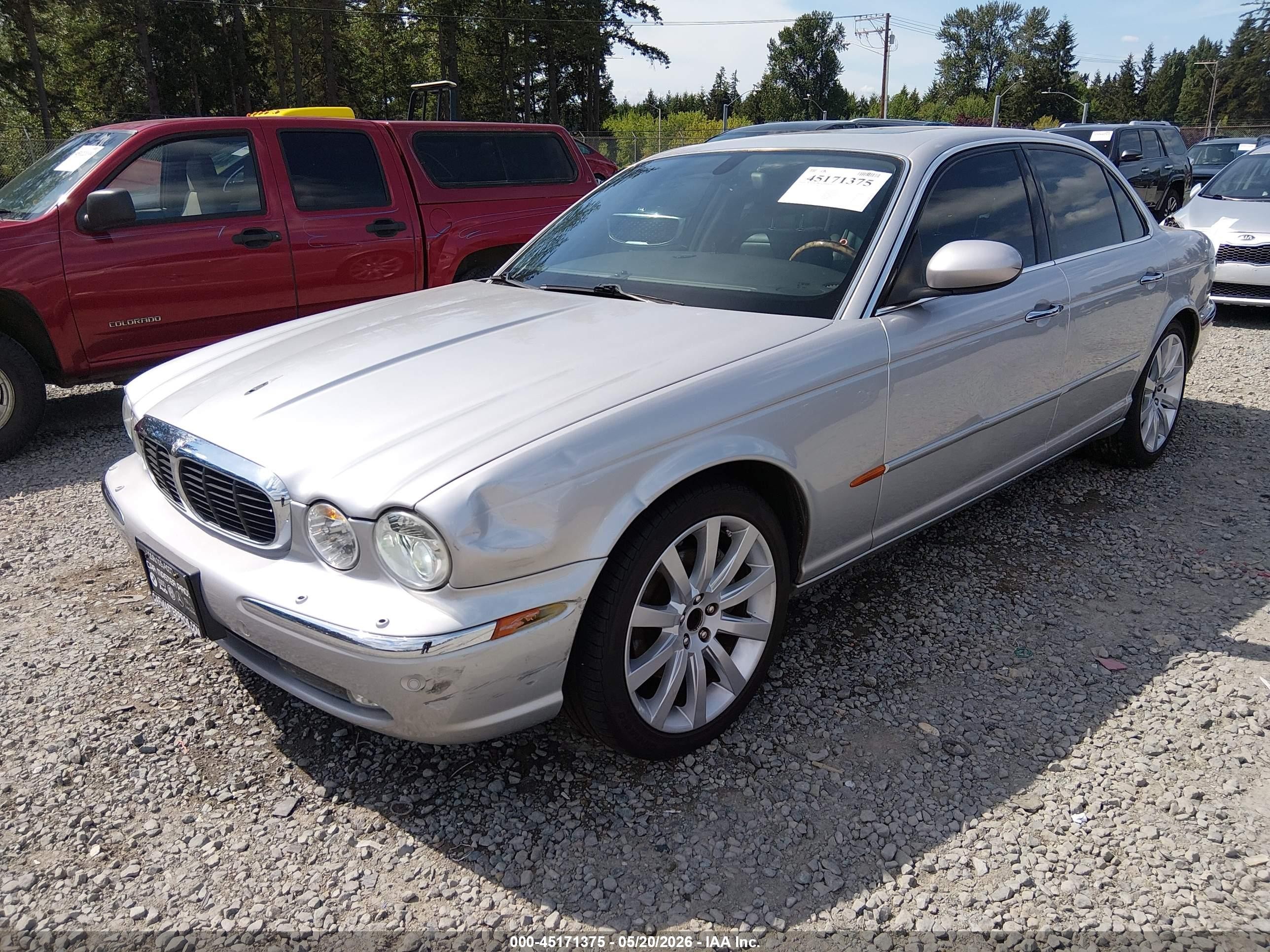 2004 Jaguar Xj Xj8 Silver vin: SAJWA71C44SG24536