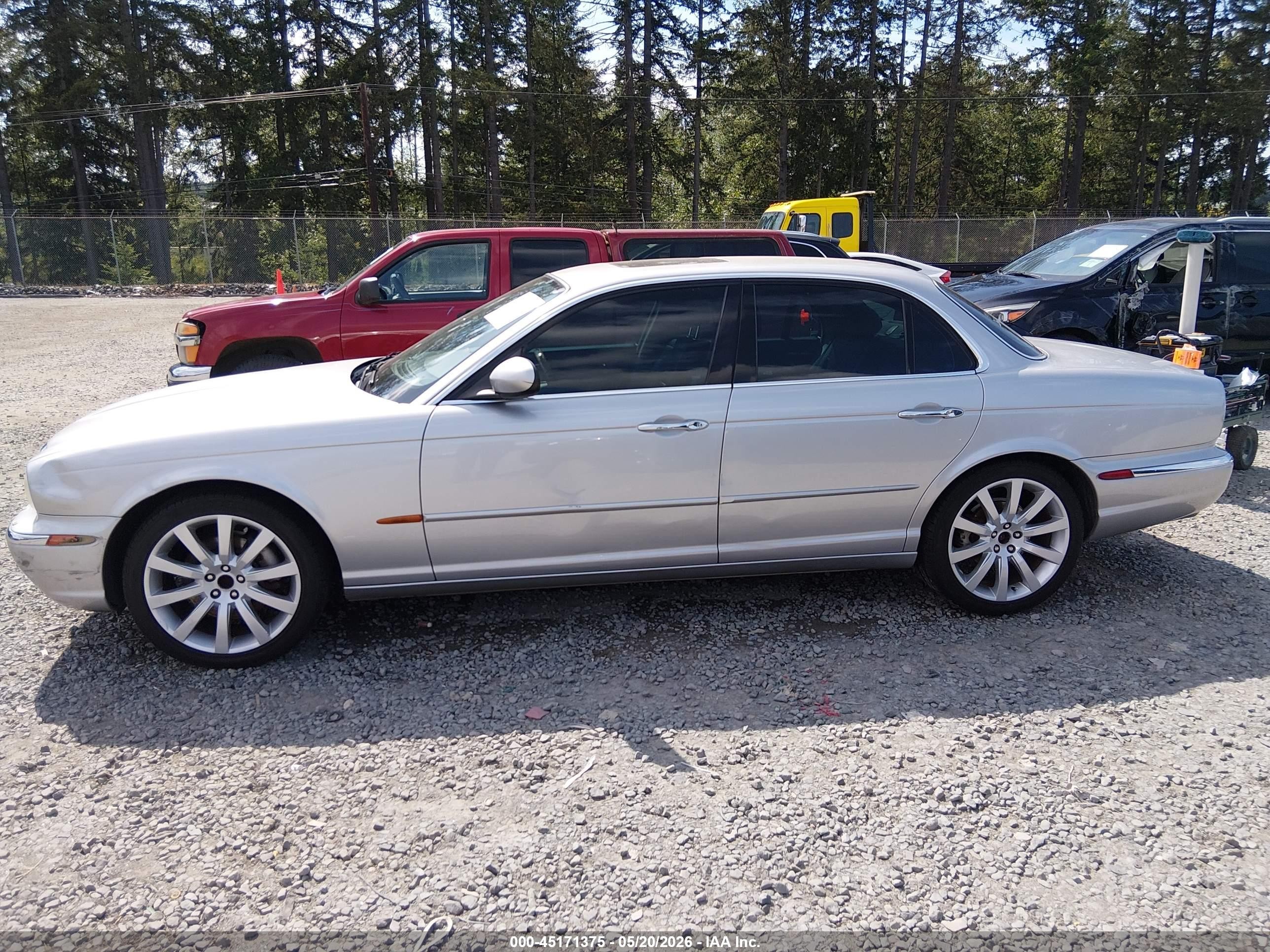 2004 Jaguar Xj Xj8 Silver vin: SAJWA71C44SG24536