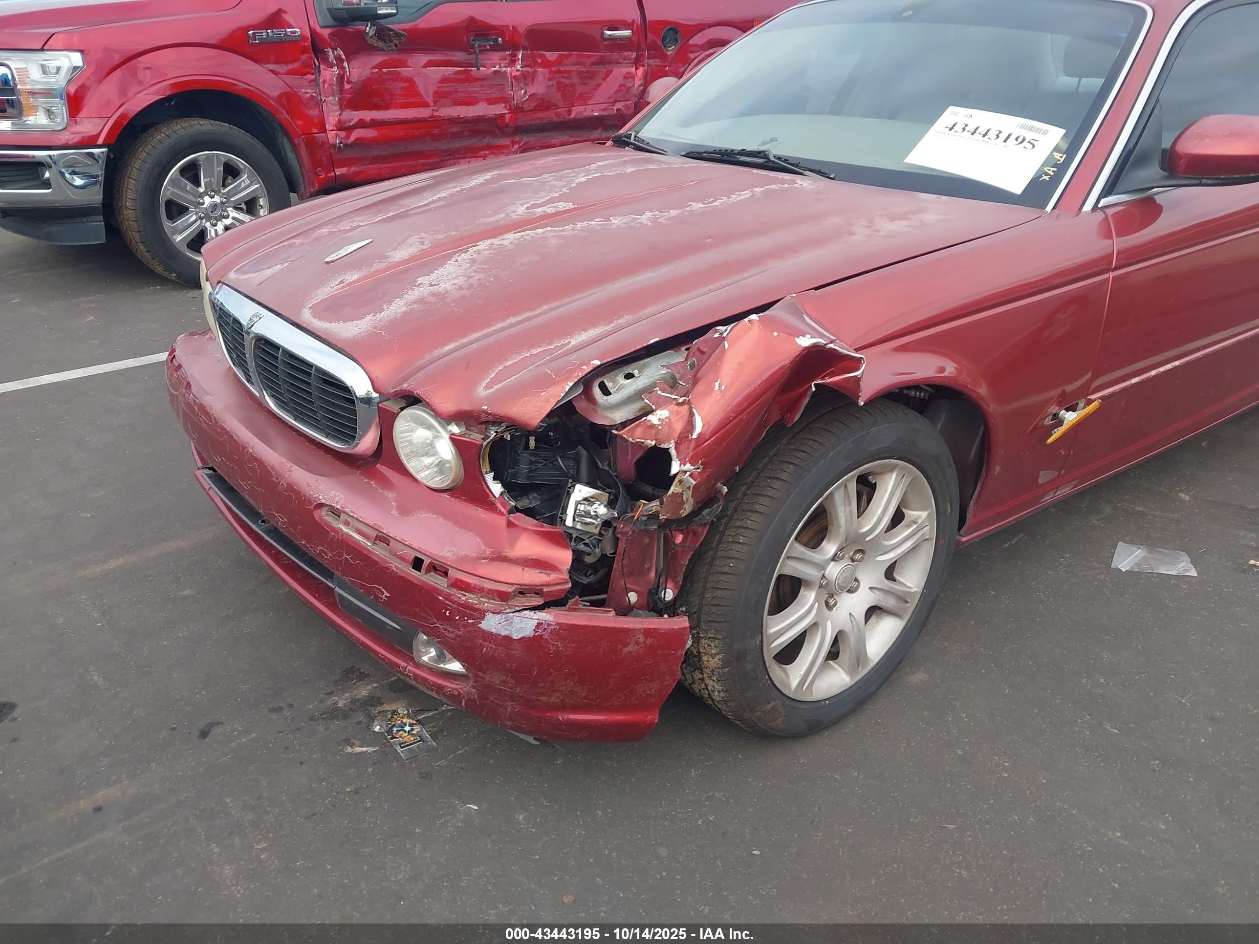 2004 Jaguar Xj Xj8 Red vin: SAJWA71C44SG28411