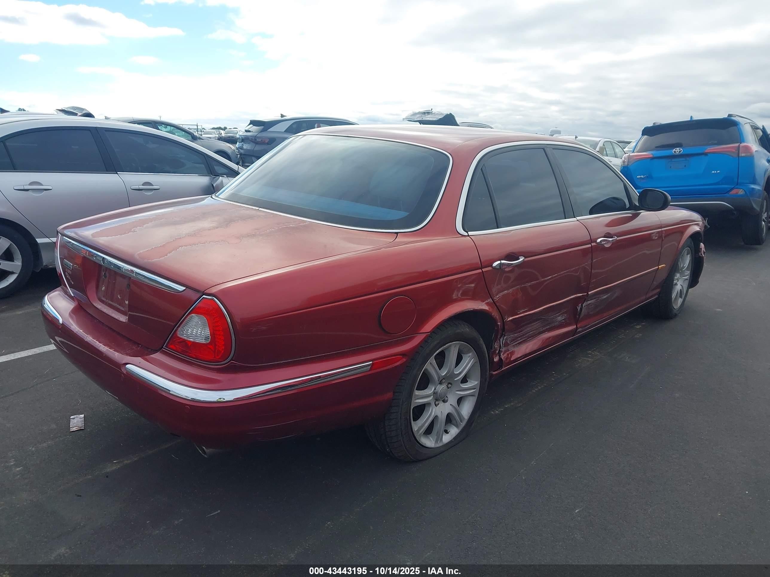 2004 Jaguar Xj Xj8 Red vin: SAJWA71C44SG28411