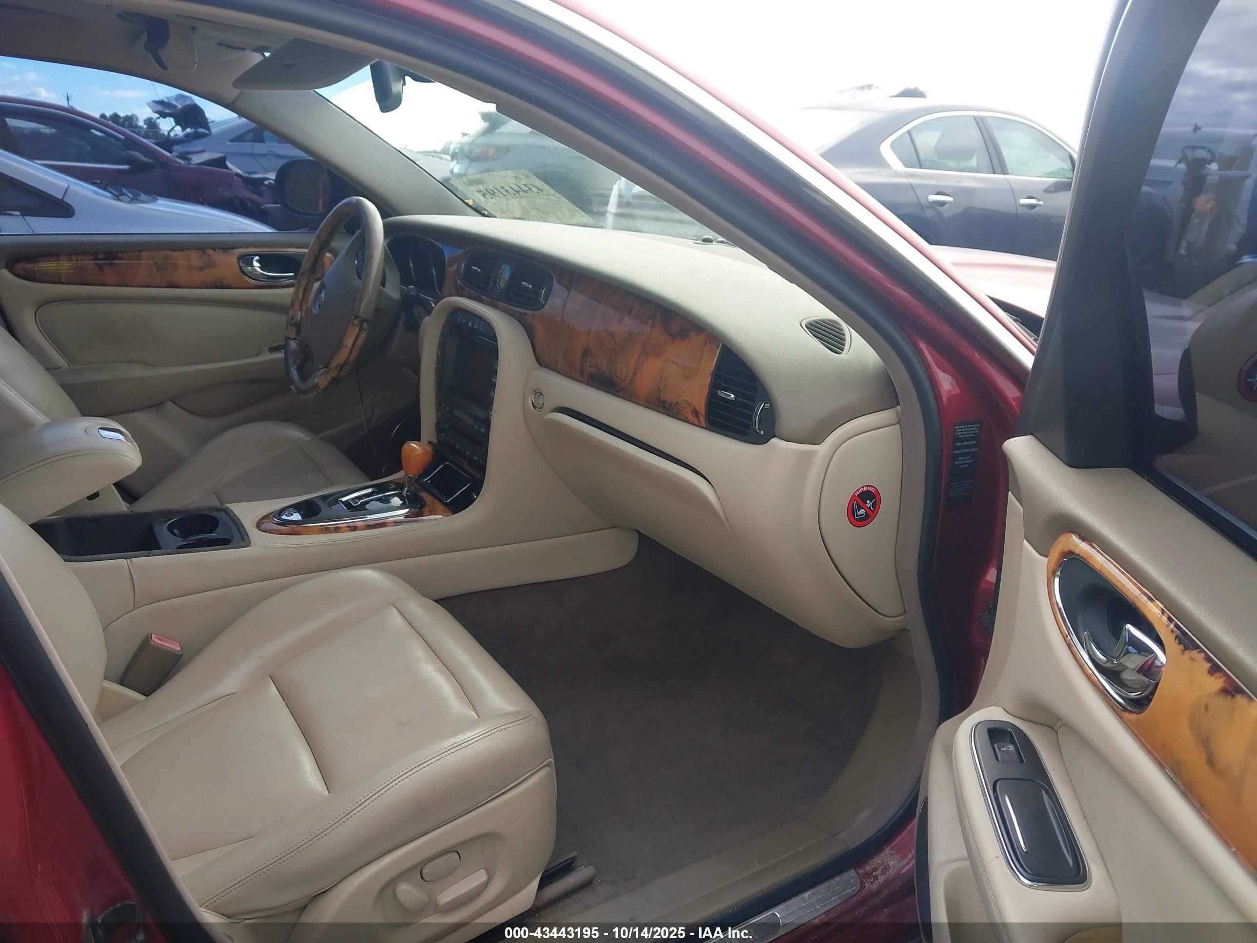 2004 Jaguar Xj Xj8 Red vin: SAJWA71C44SG28411