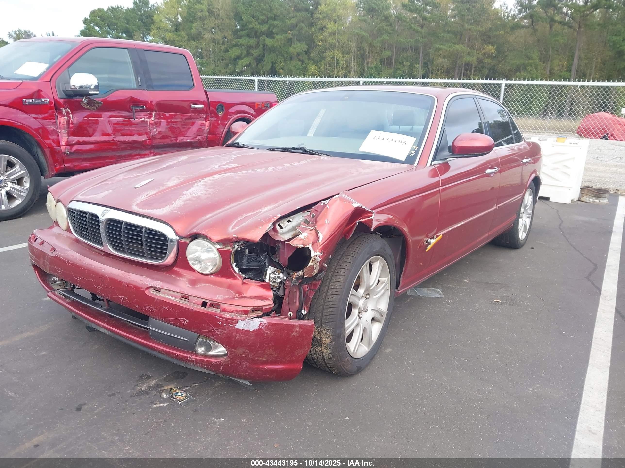 2004 Jaguar Xj Xj8 Red vin: SAJWA71C44SG28411