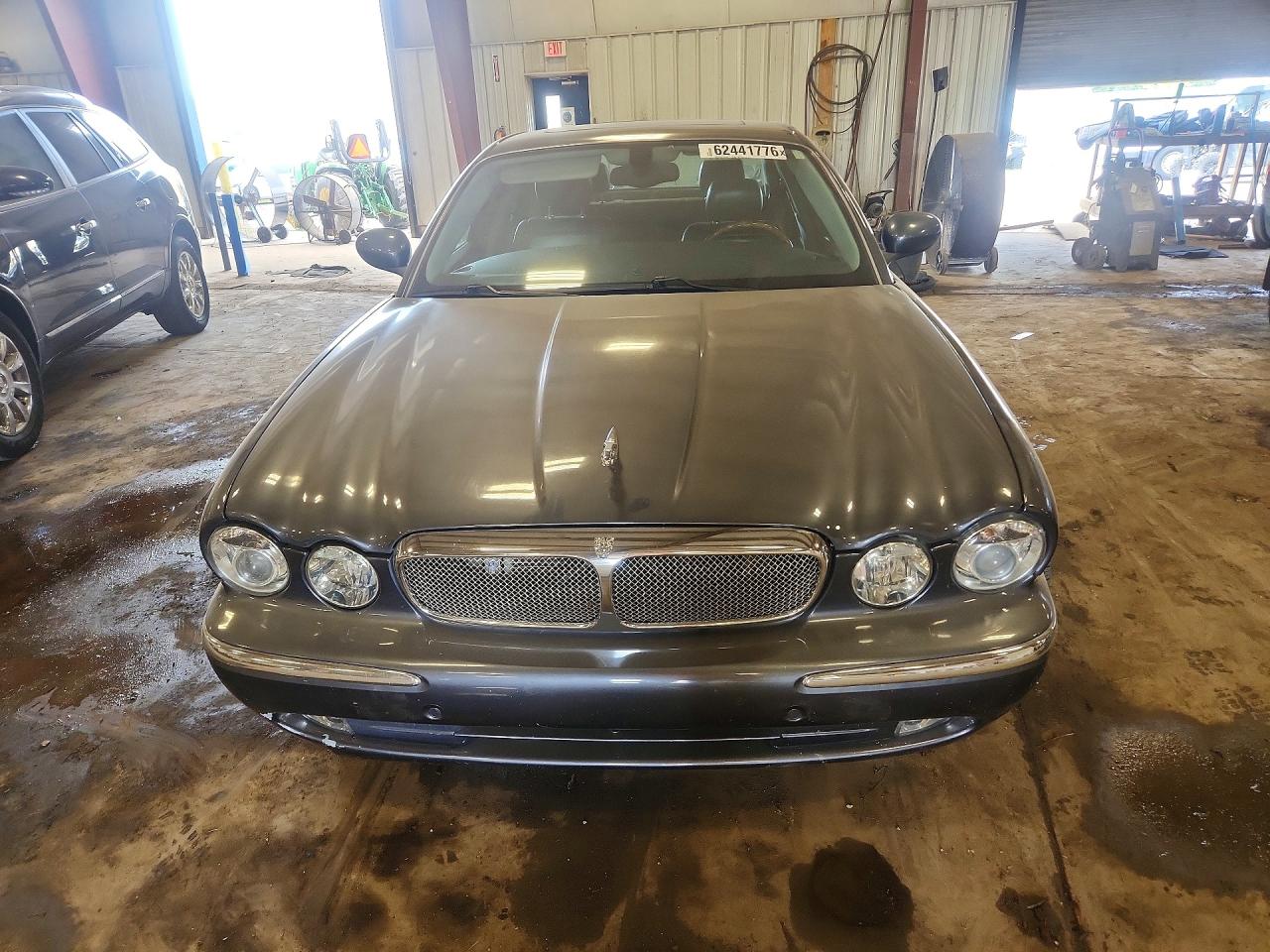2004 Jaguar Xj8 Серый vin: SAJWA71C64SG22528