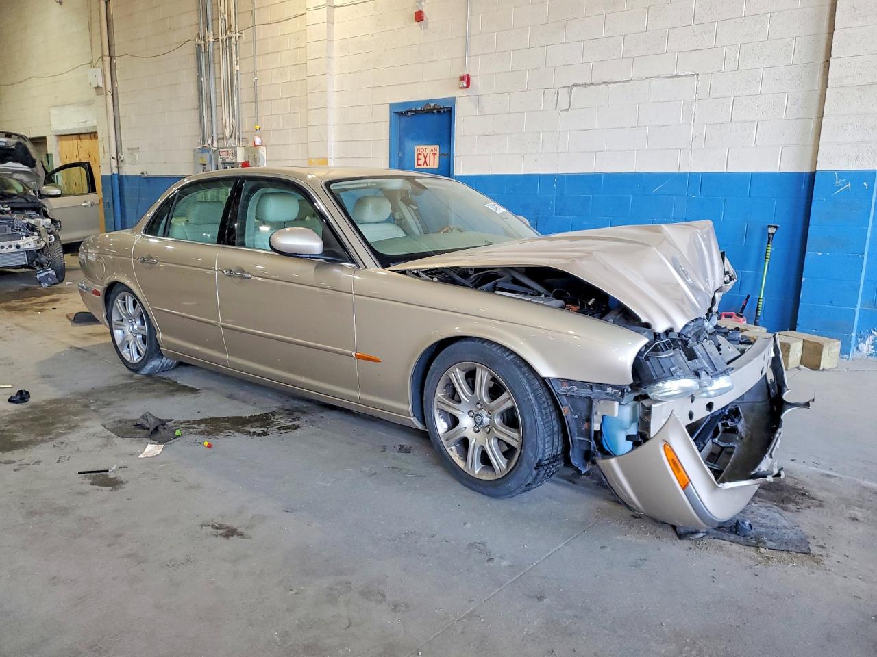 2004 Jaguar Xj8 Tan vin: SAJWA71C74SG29780