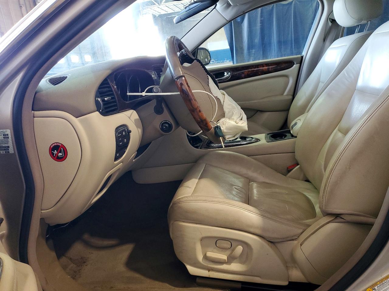 2004 Jaguar Xj8 Tan vin: SAJWA71C74SG29780
