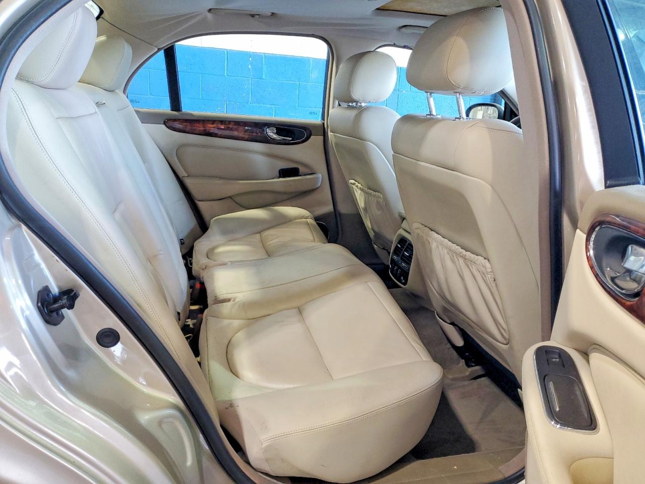 2004 Jaguar Xj8 Tan vin: SAJWA71C74SG29780