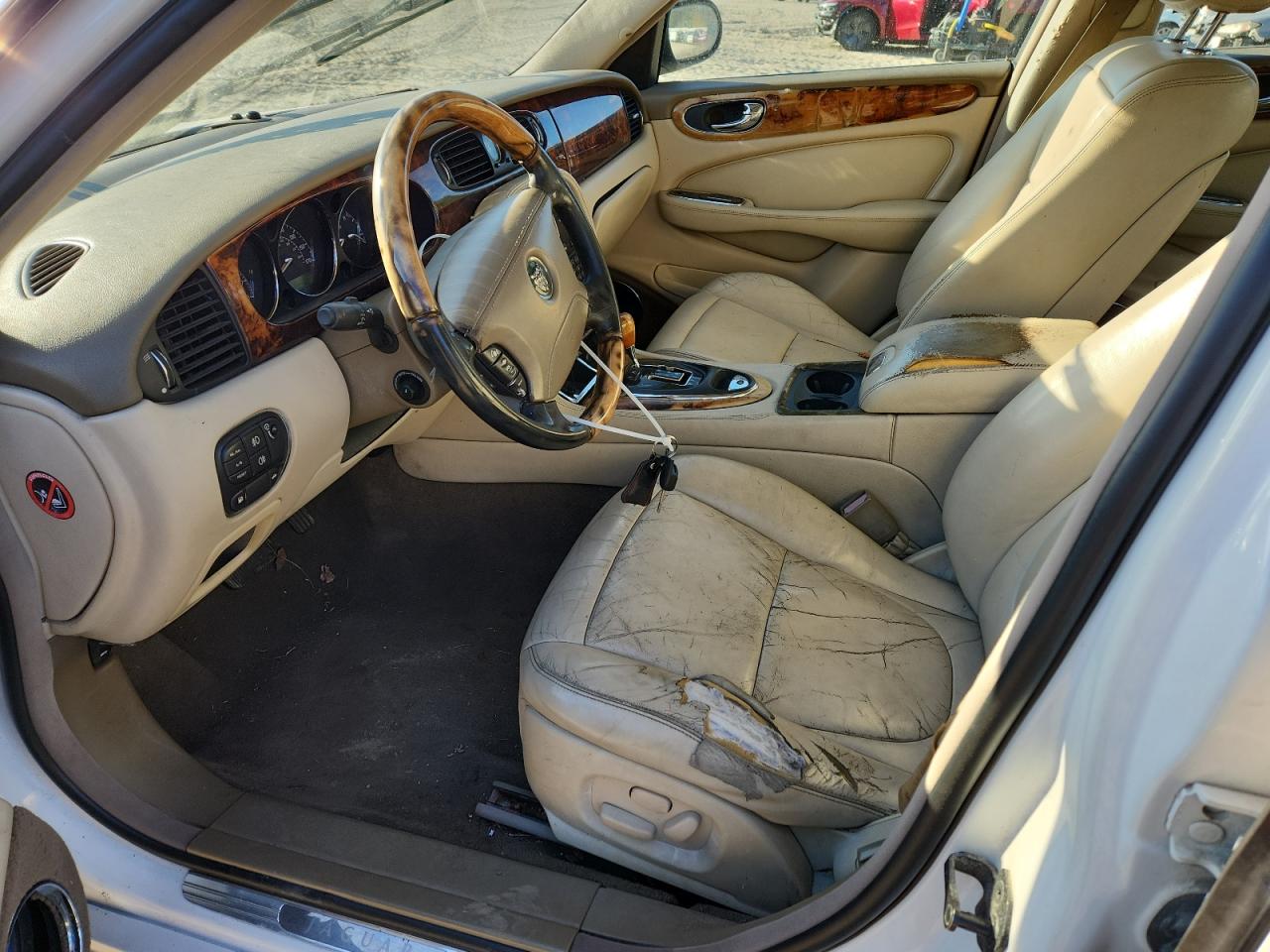 2004 Jaguar Xj8 White vin: SAJWA71C84SG18805
