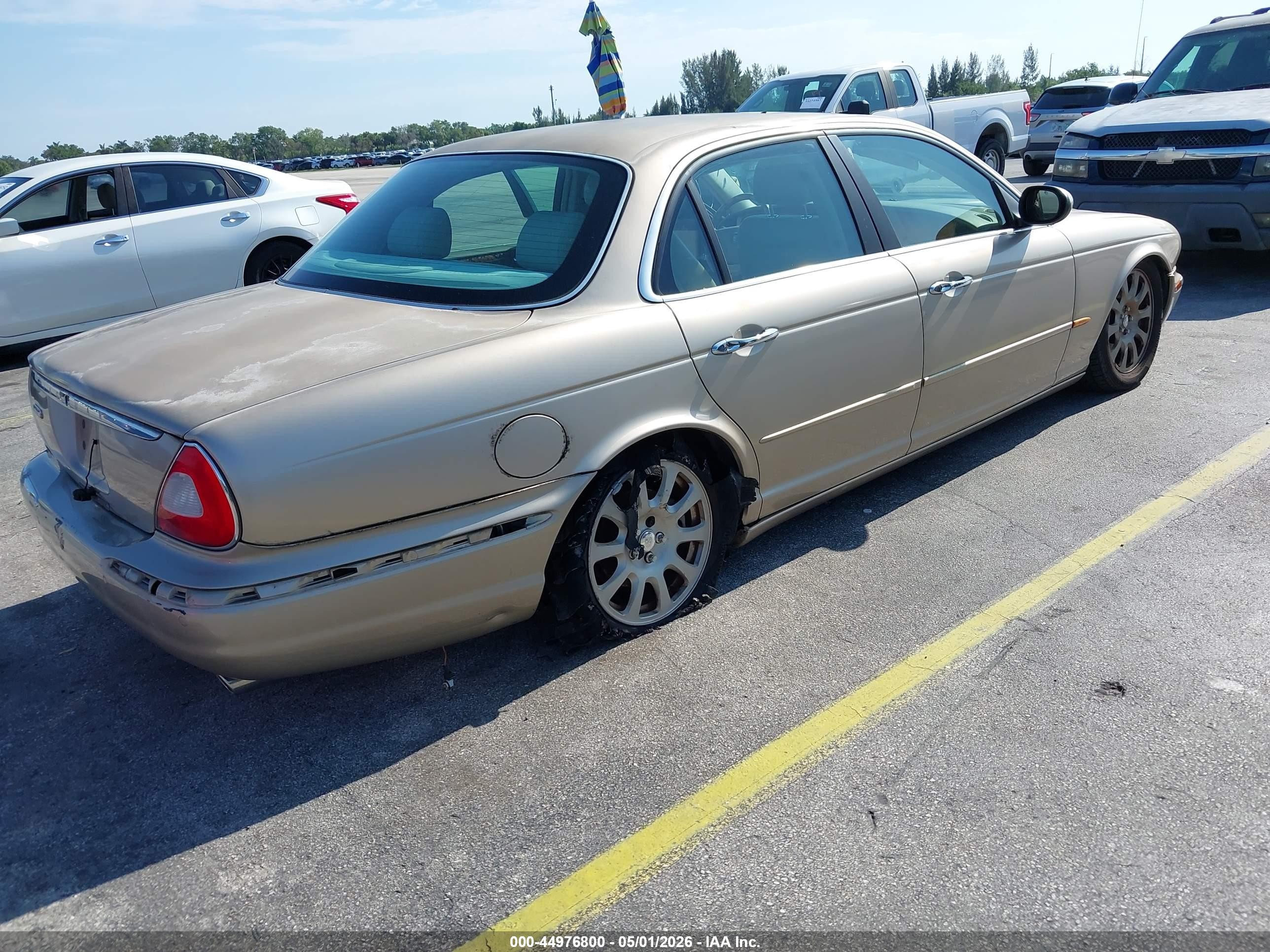 2004 Jaguar Xj Xj8 Gold vin: SAJWA71C94SG15167