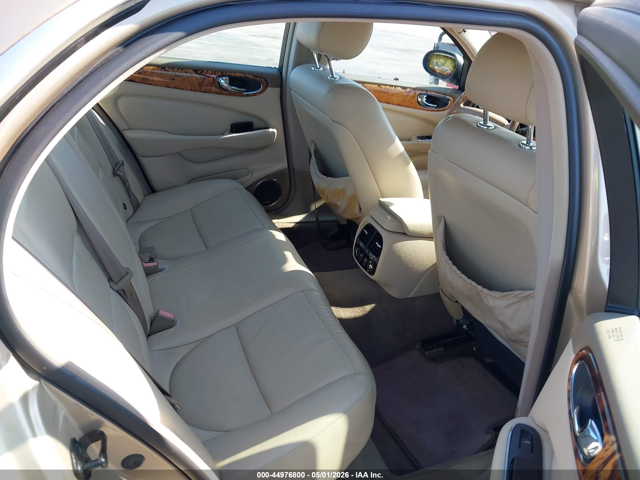 2004 Jaguar Xj Xj8 Gold vin: SAJWA71C94SG15167