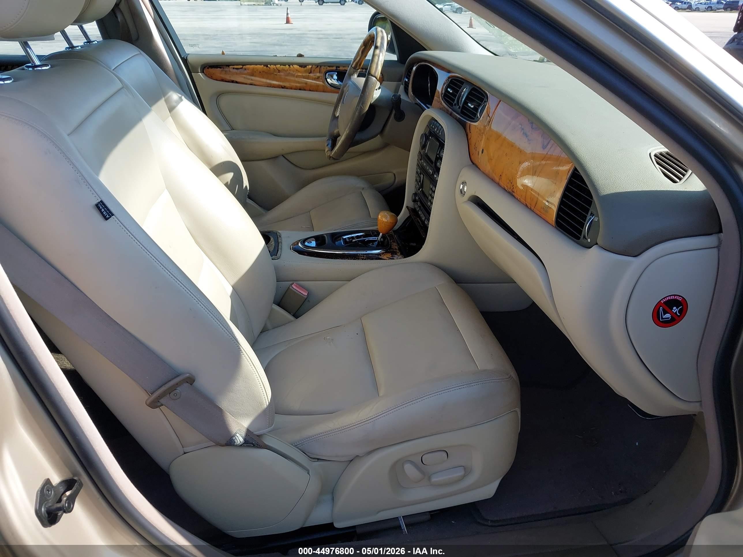 2004 Jaguar Xj Xj8 Gold vin: SAJWA71C94SG15167