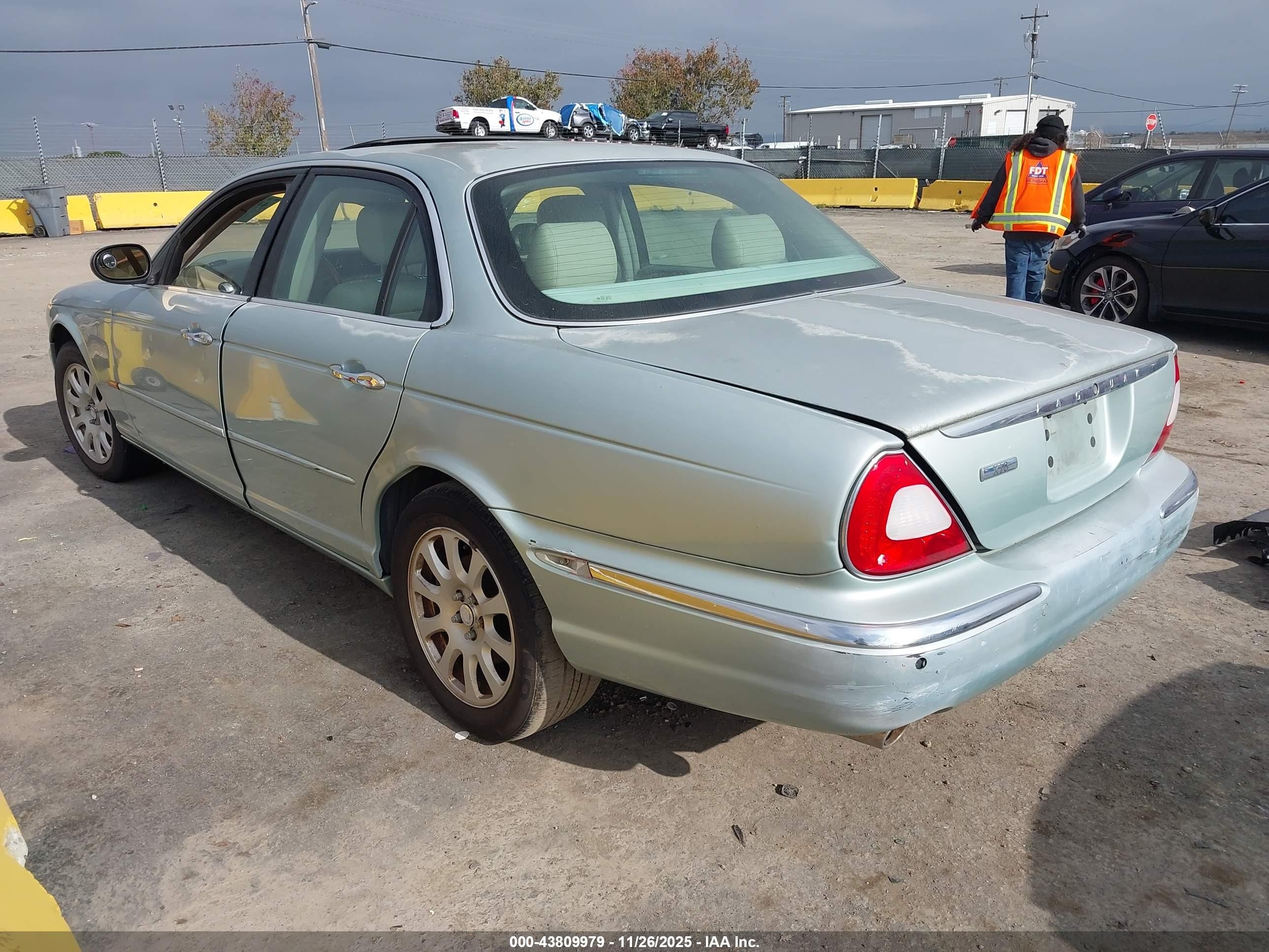 2004 Jaguar Xj Xj8 Silver vin: SAJWA71C94SG18179