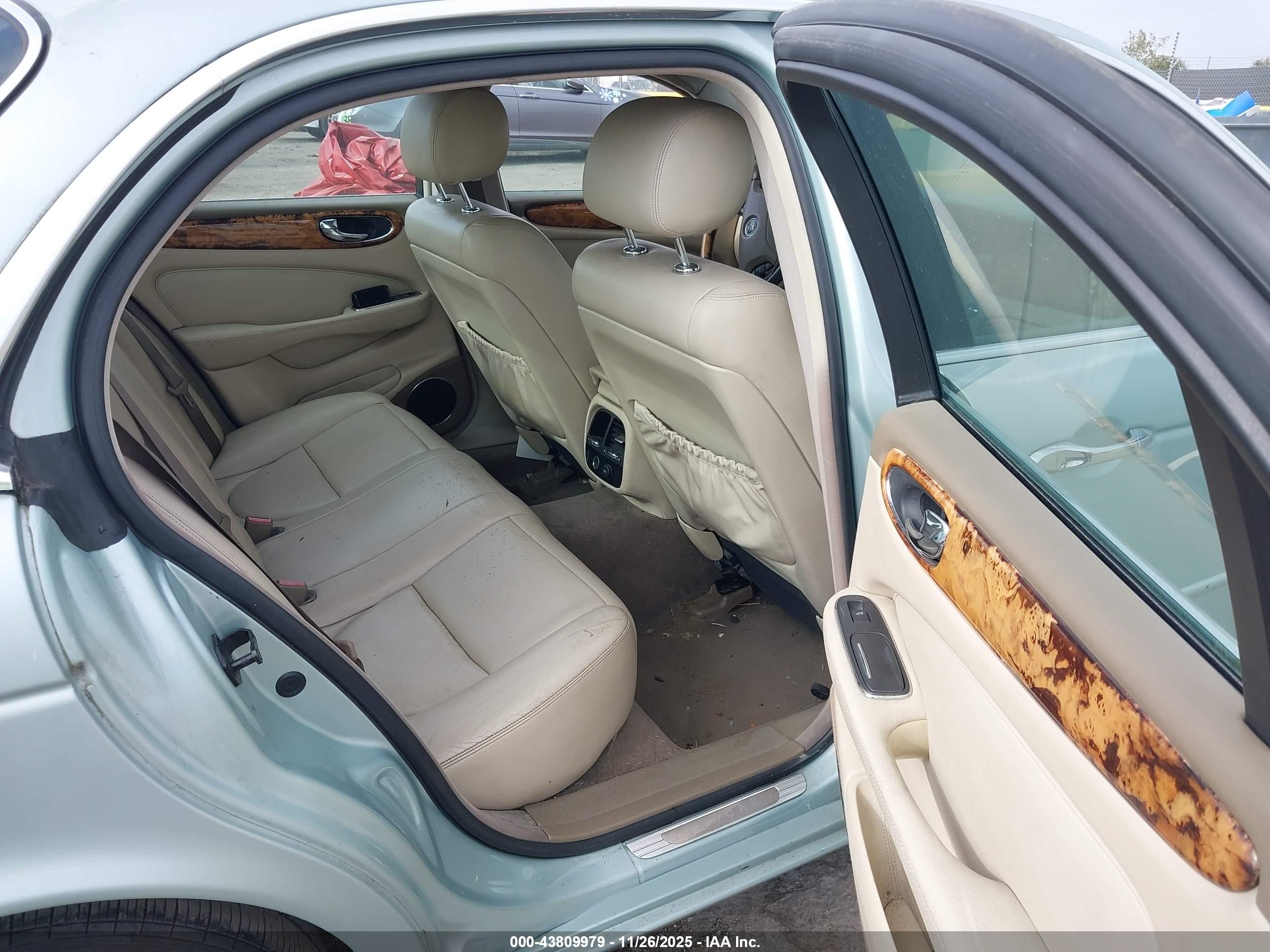 2004 Jaguar Xj Xj8 Silver vin: SAJWA71C94SG18179