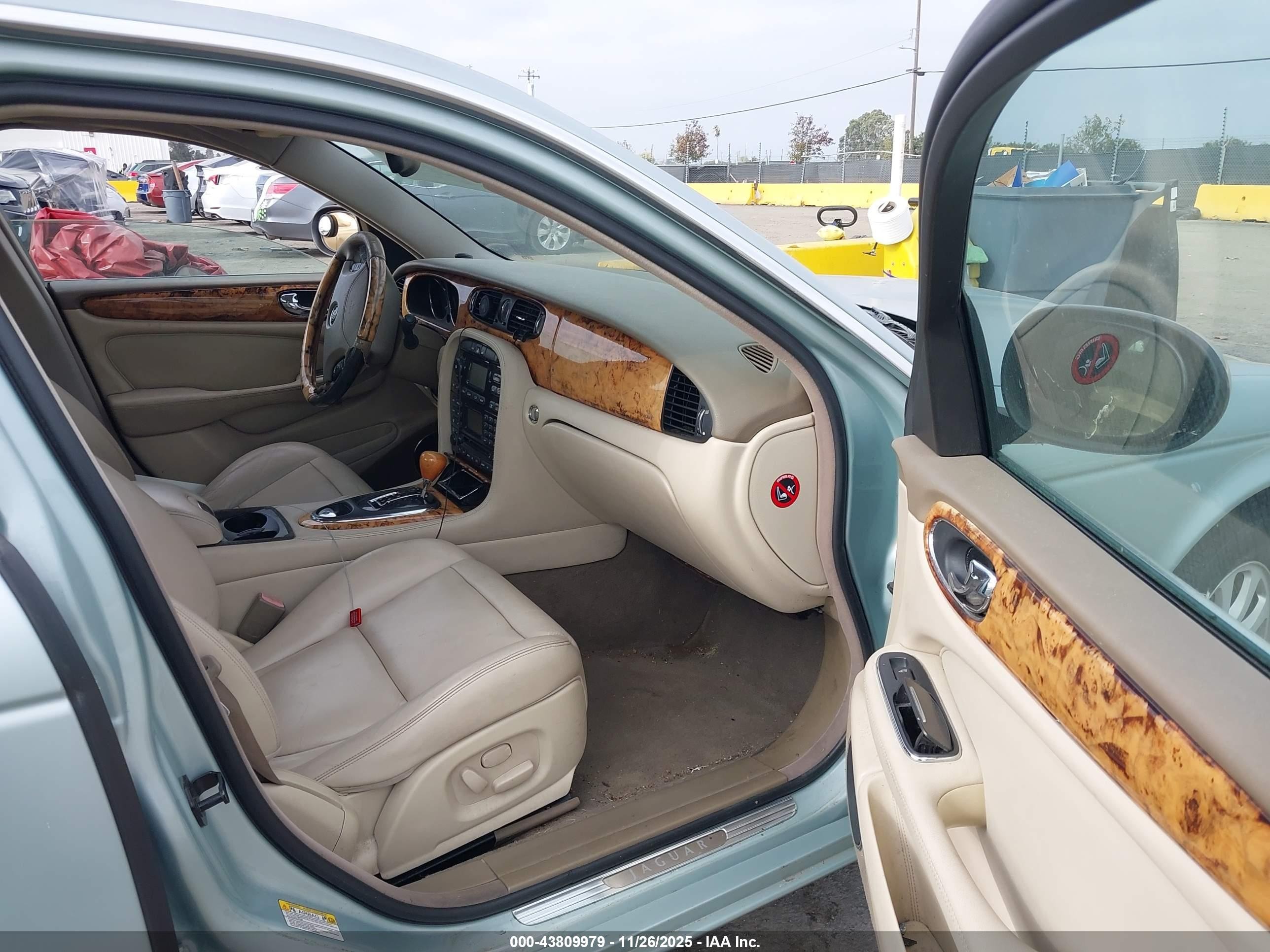 2004 Jaguar Xj Xj8 Silver vin: SAJWA71C94SG18179
