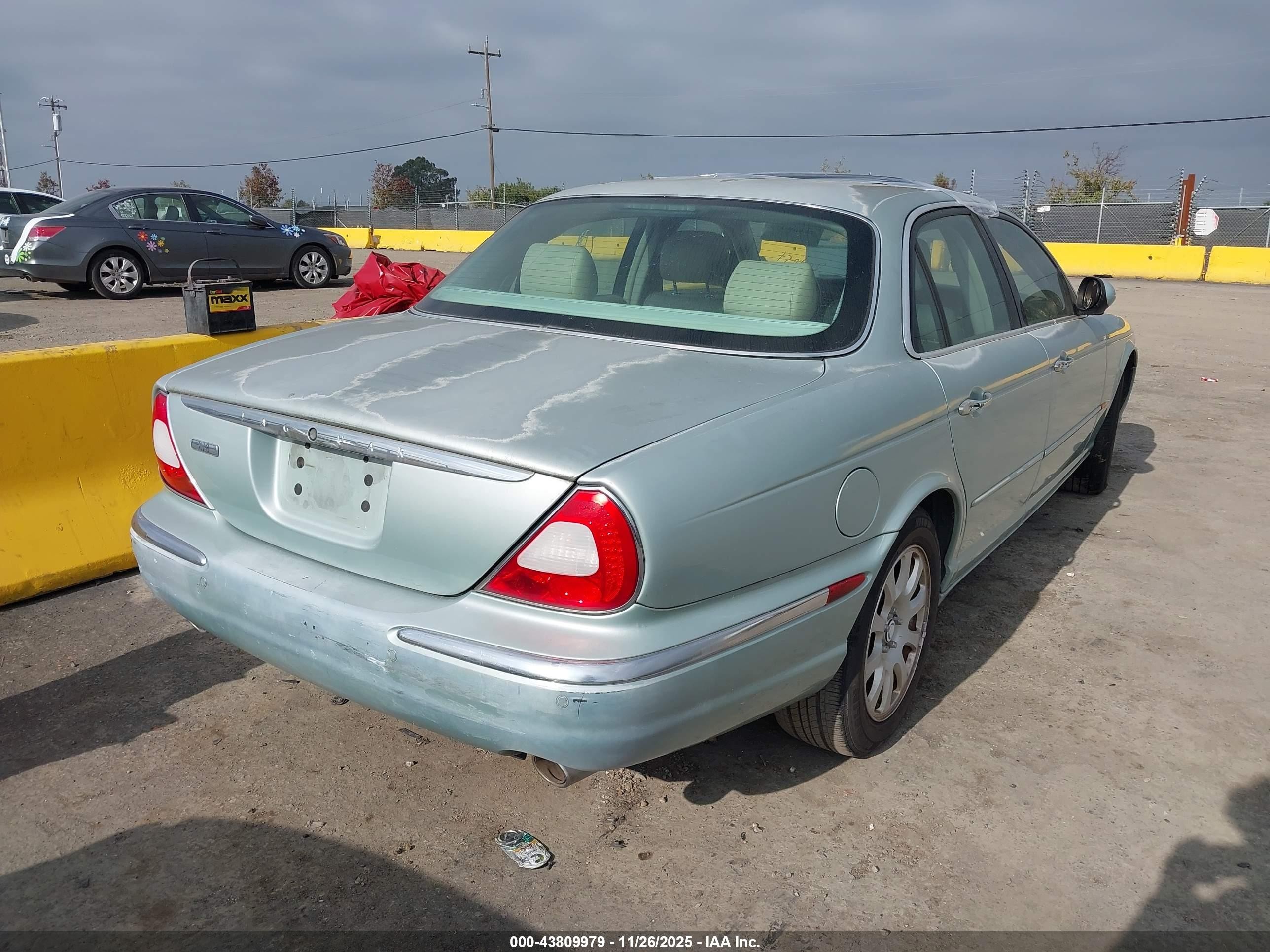 2004 Jaguar Xj Xj8 Silver vin: SAJWA71C94SG18179