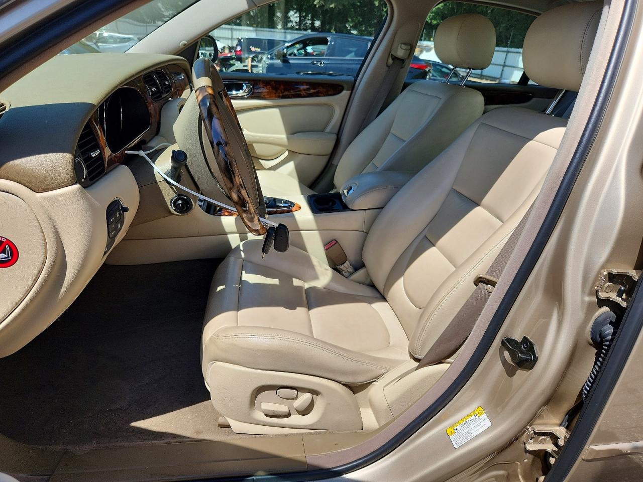 2004 Jaguar Xj8 Gold vin: SAJWA71C94SG29974