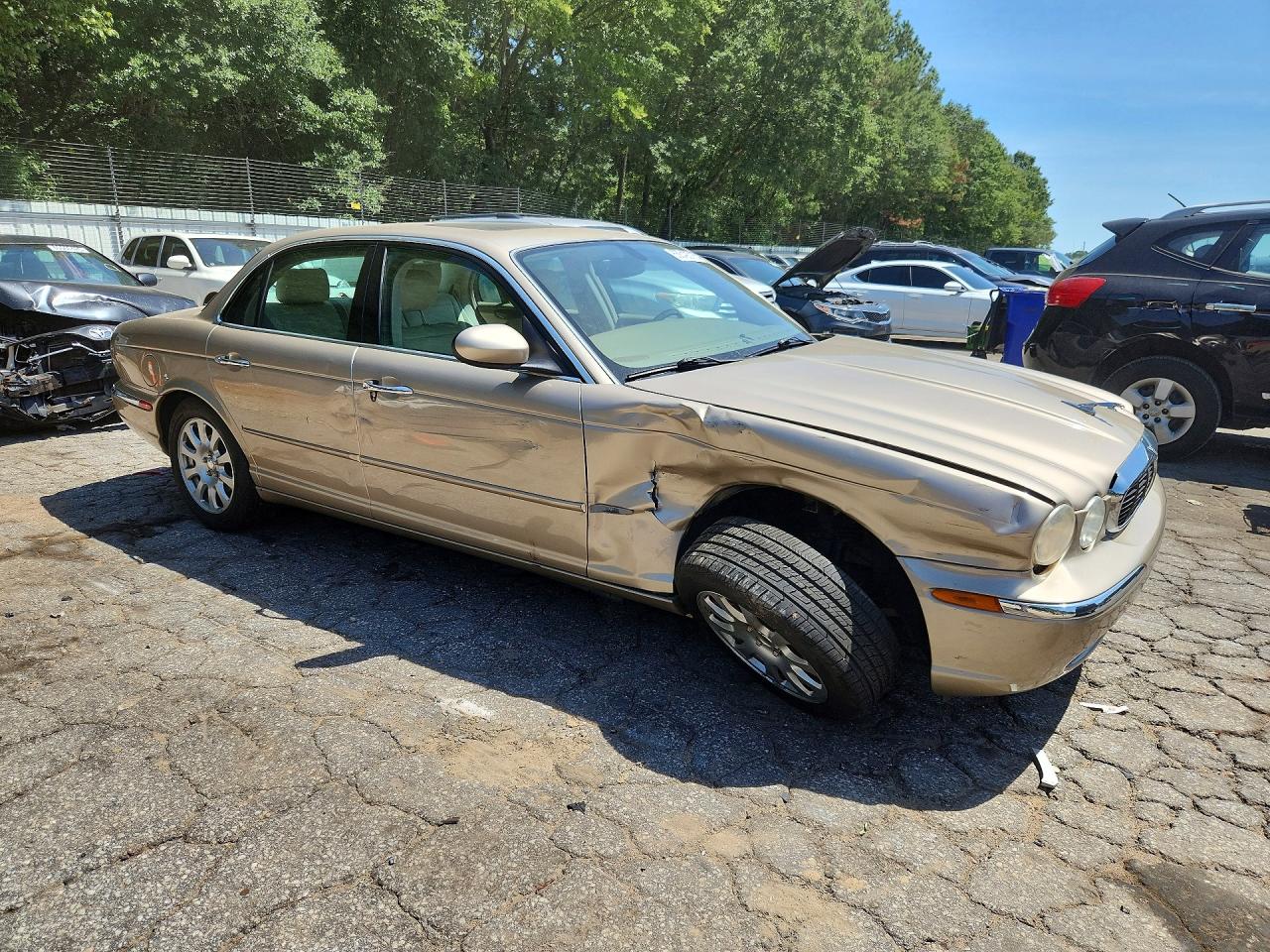 2004 Jaguar Xj8 Gold vin: SAJWA71C94SG29974
