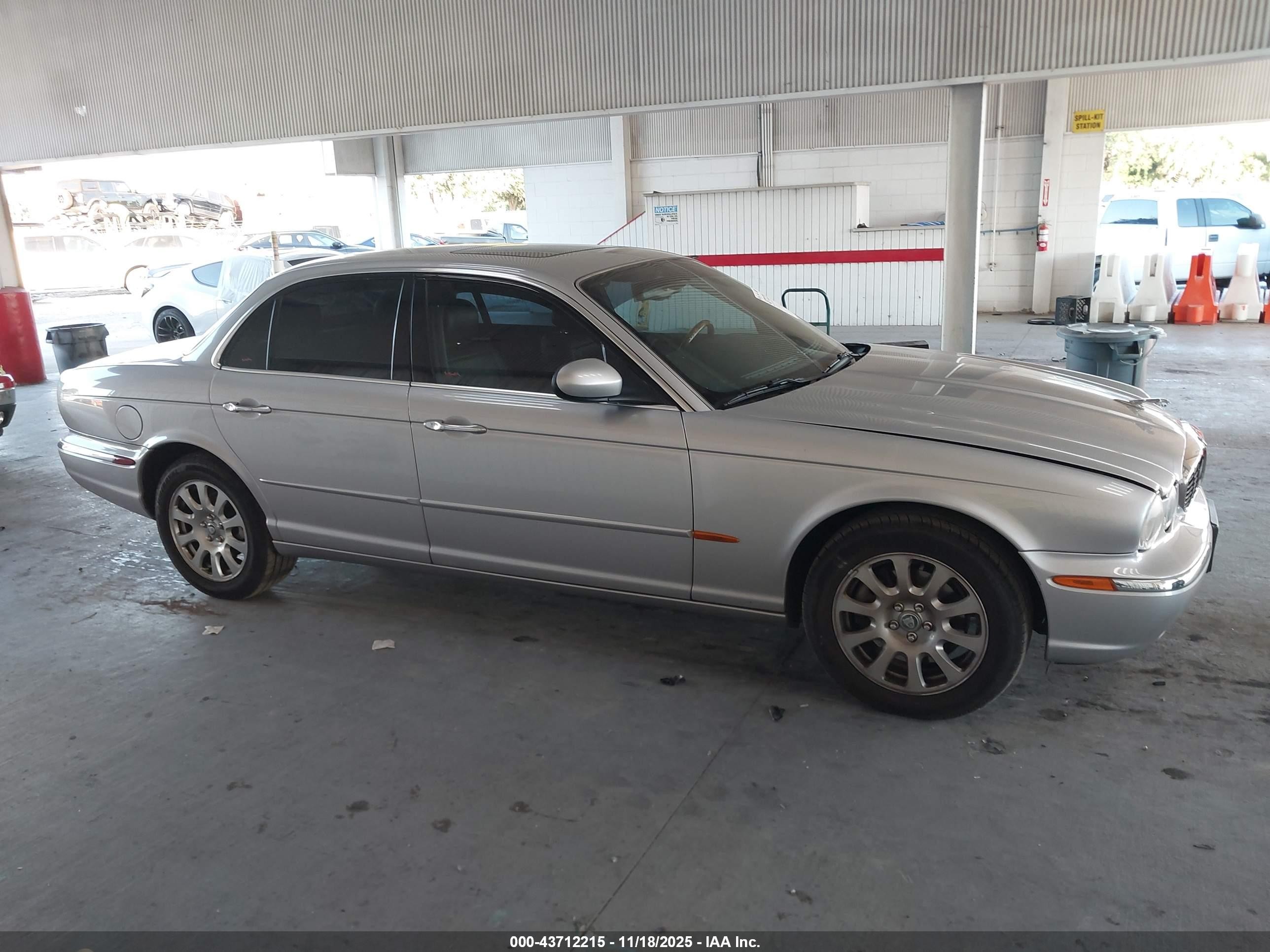 2004 Jaguar Xj Xj8 Silver vin: SAJWA71CX4SG19003