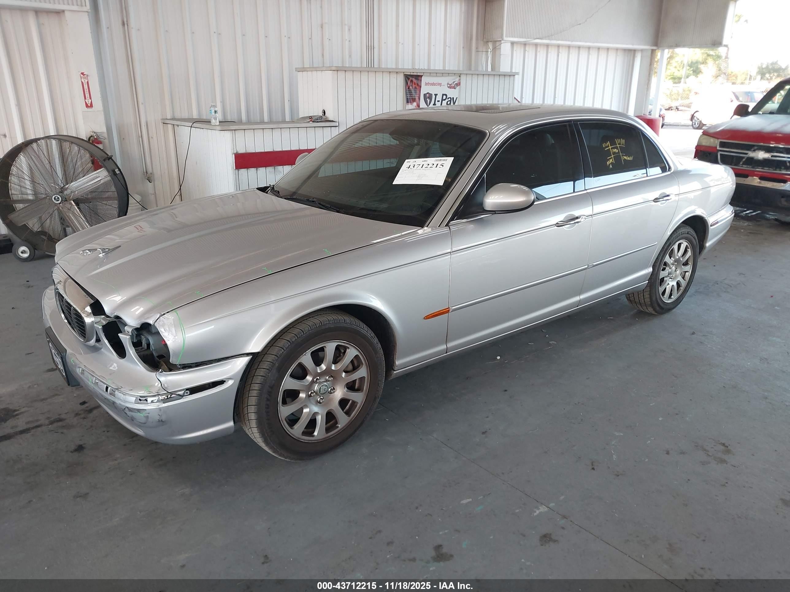 2004 Jaguar Xj Xj8 Silver vin: SAJWA71CX4SG19003