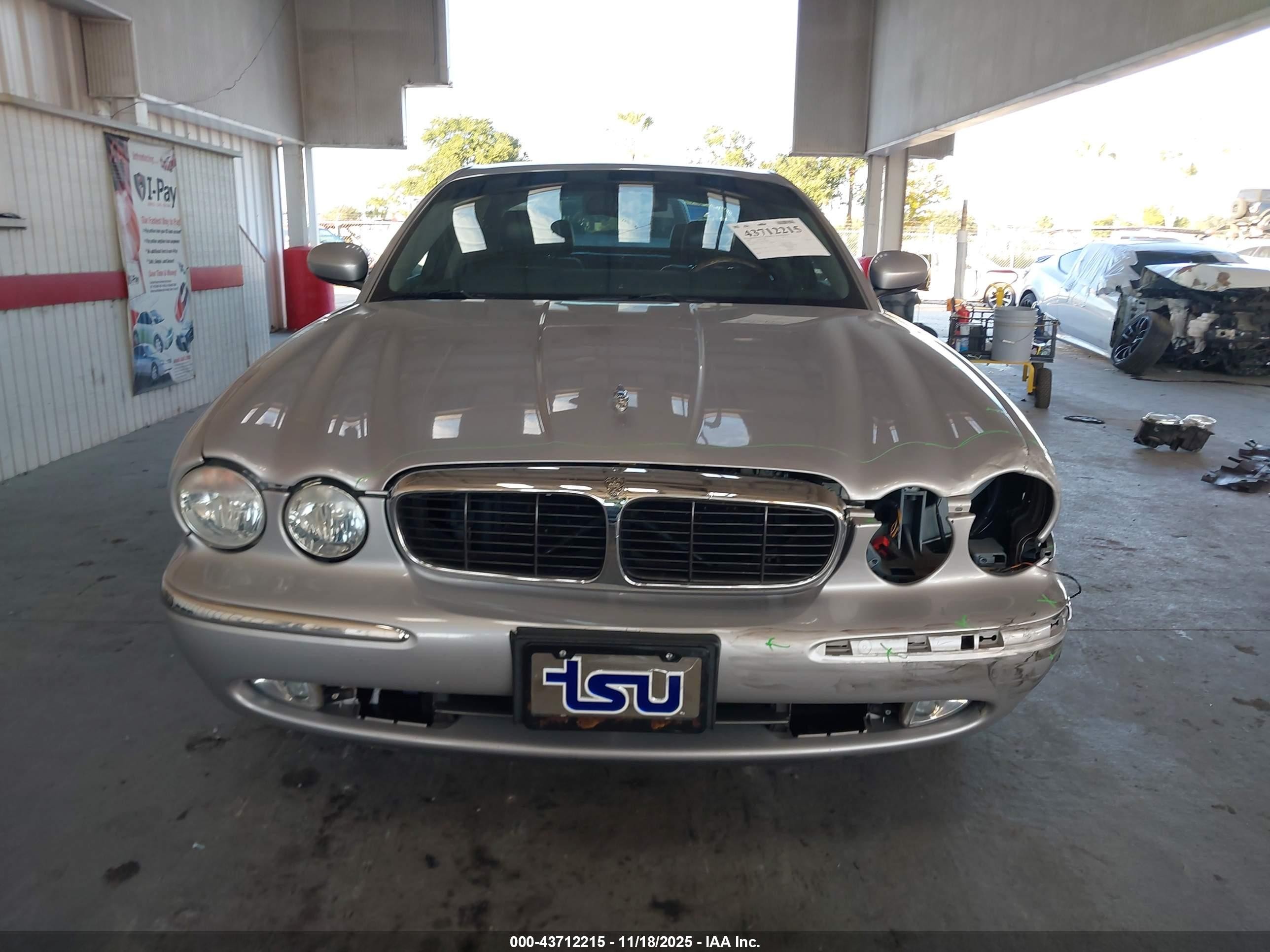 2004 Jaguar Xj Xj8 Silver vin: SAJWA71CX4SG19003