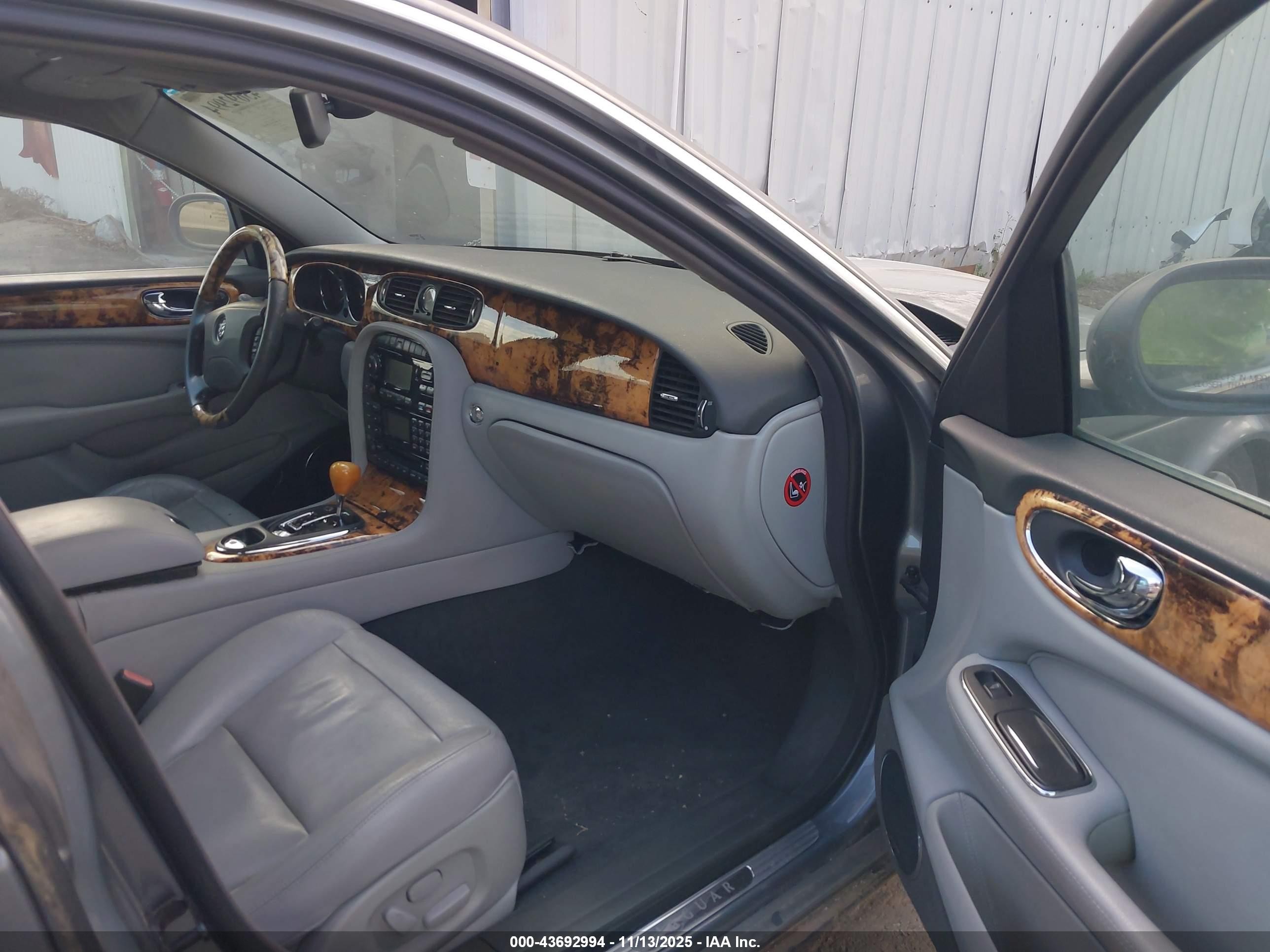 2004 Jaguar Xj Xj8 Silver vin: SAJWA71CX4SG31054