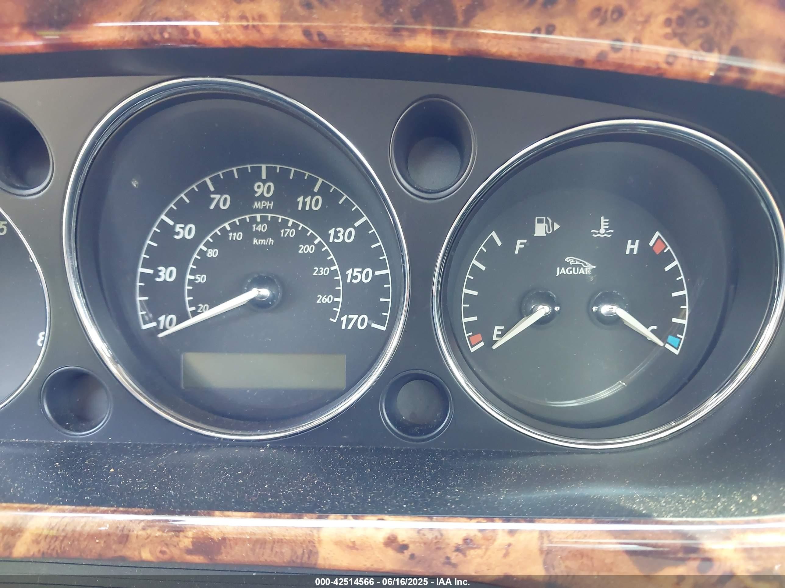 2004 Jaguar Xj Xj8 Burgundy vin: SAJWA71CX4SG31281