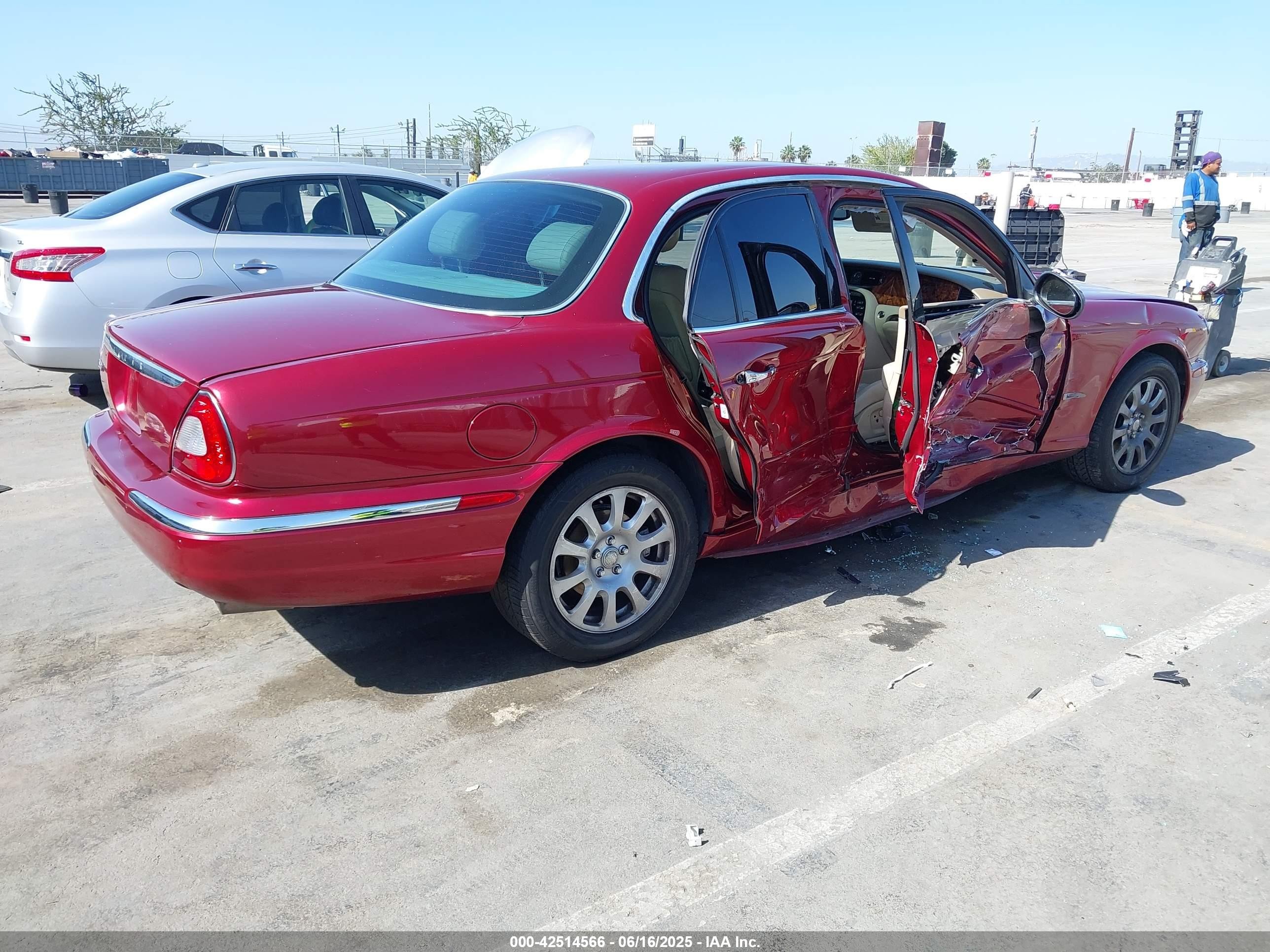 2004 Jaguar Xj Xj8 Burgundy vin: SAJWA71CX4SG31281