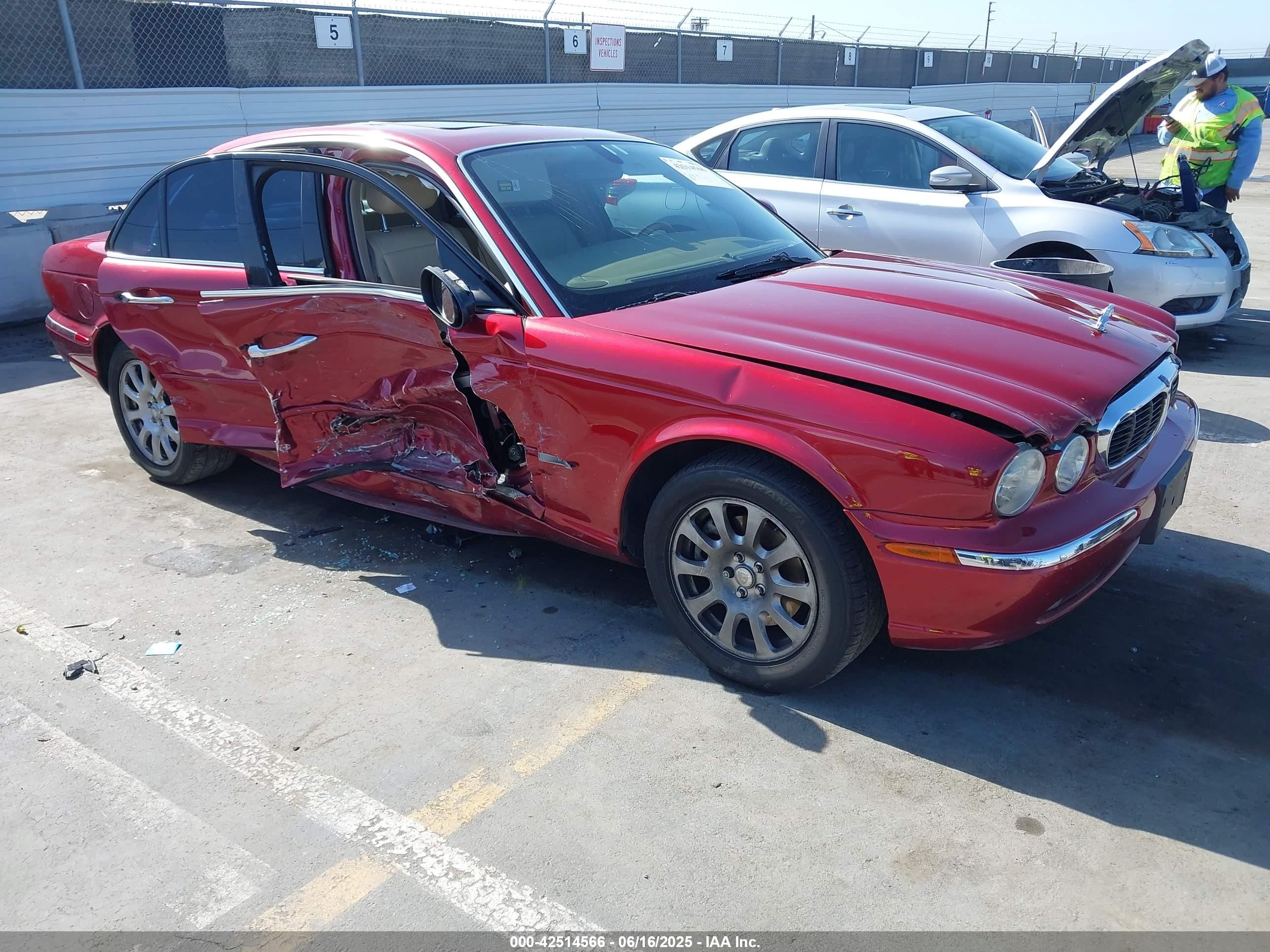2004 Jaguar Xj Xj8 Burgundy vin: SAJWA71CX4SG31281