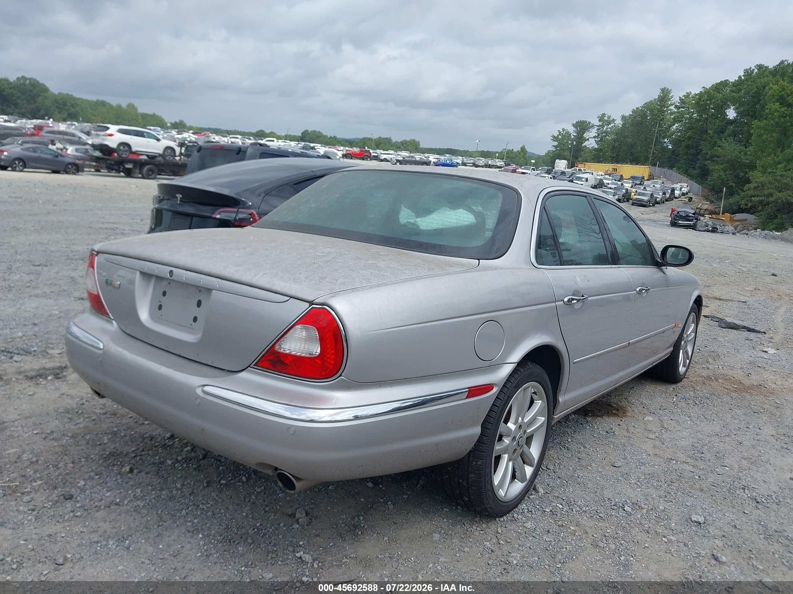 2005 Jaguar Xj Xjr Silver vin: SAJWA73B35TG44504