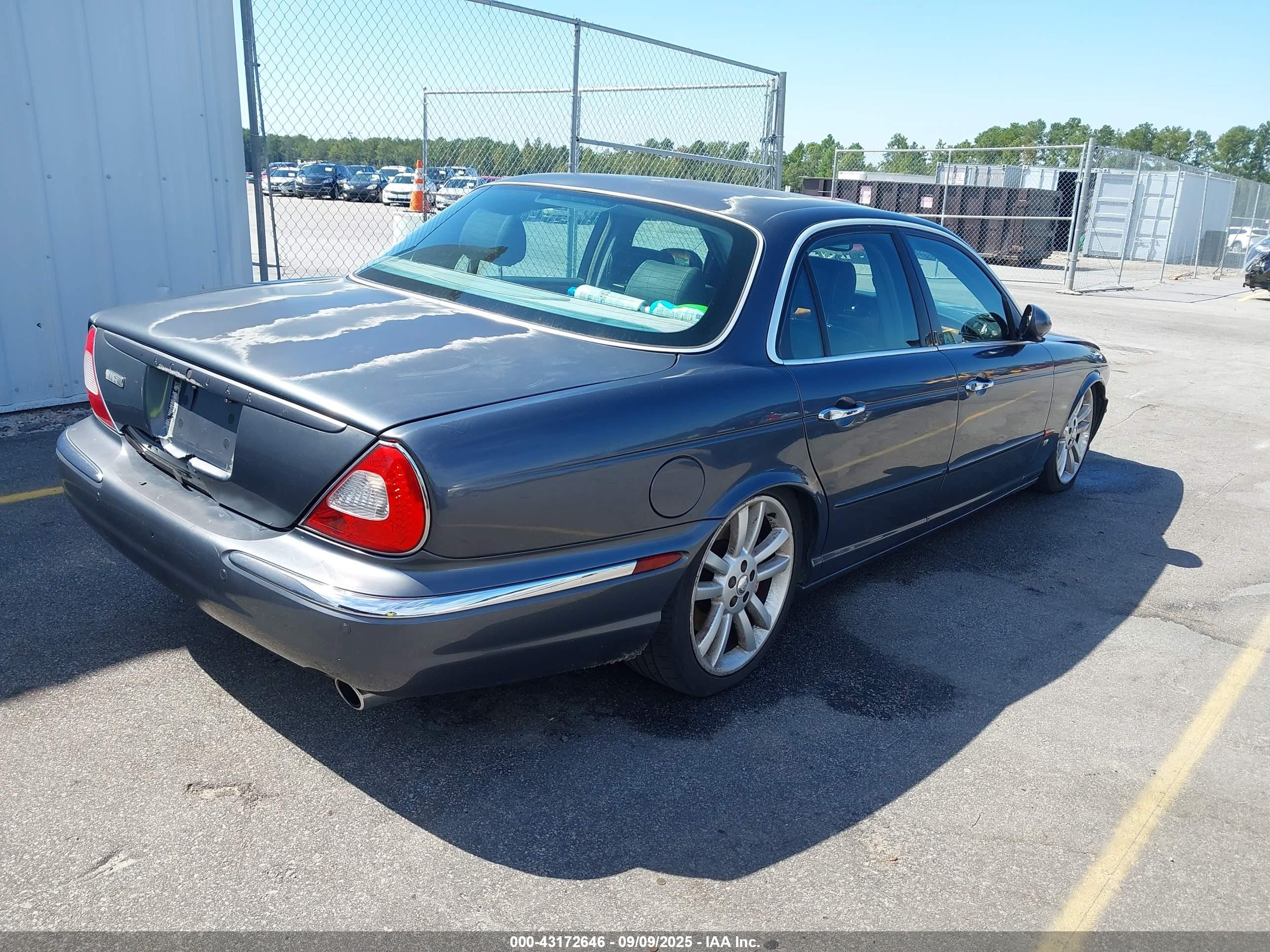 2004 Jaguar Xj Xjr Gray vin: SAJWA73B44TG34126