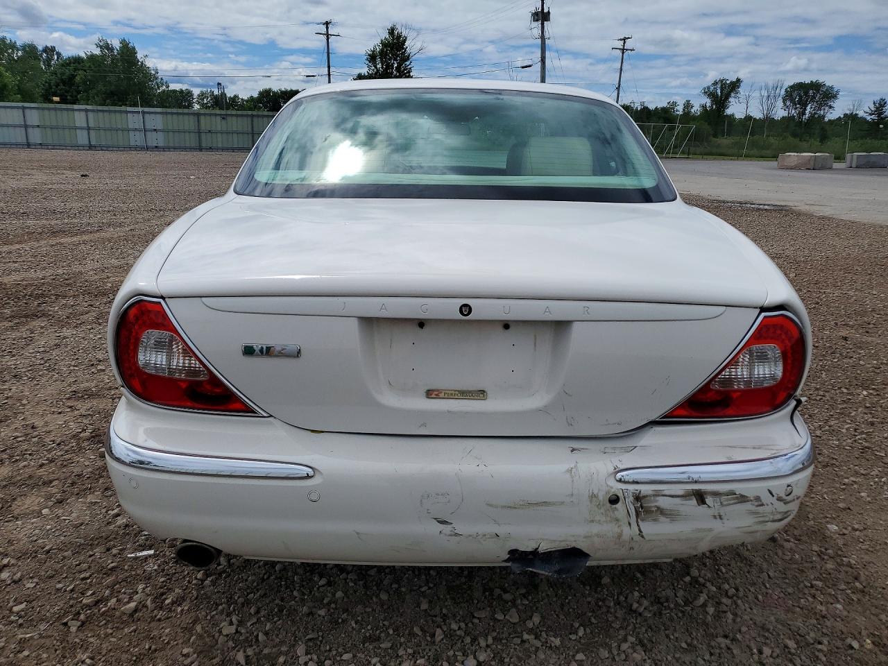 2006 Jaguar Xjr White vin: SAJWA73C96TH03632