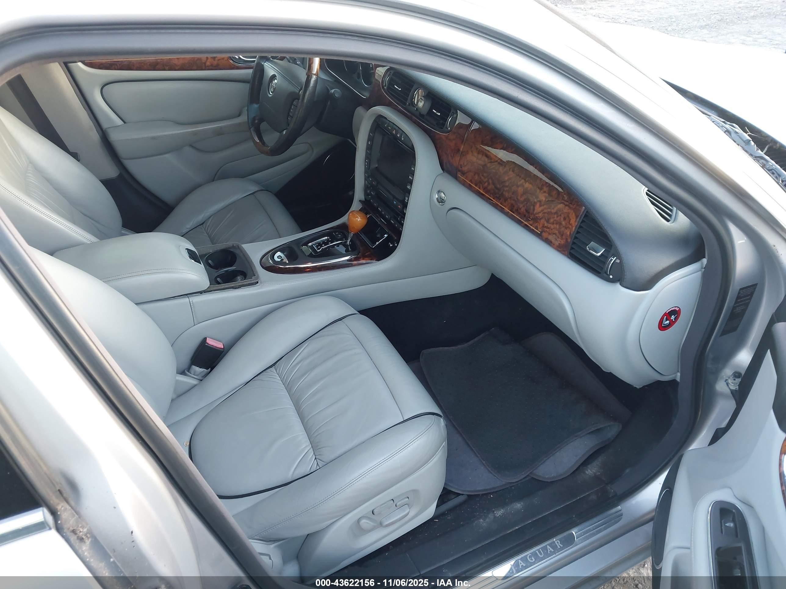 2004 Jaguar Xj Vanden Plas Silver vin: SAJWA74C34SG16018