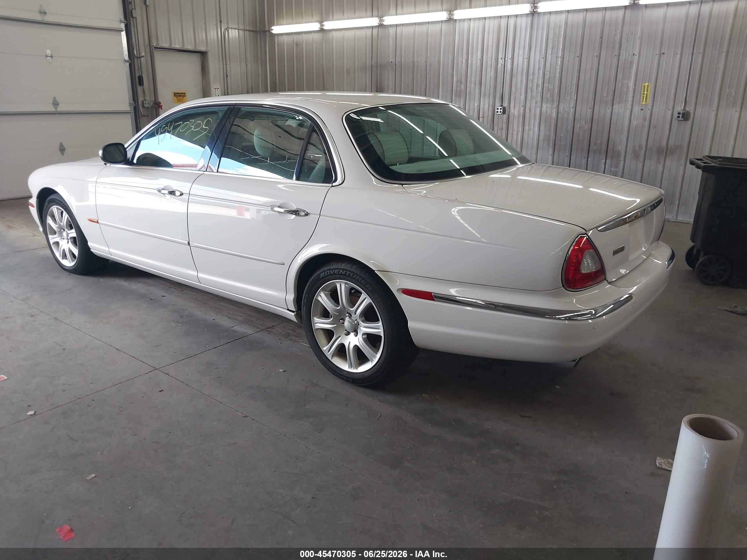 2004 Jaguar Xj Vanden Plas White vin: SAJWA74C84SG16743