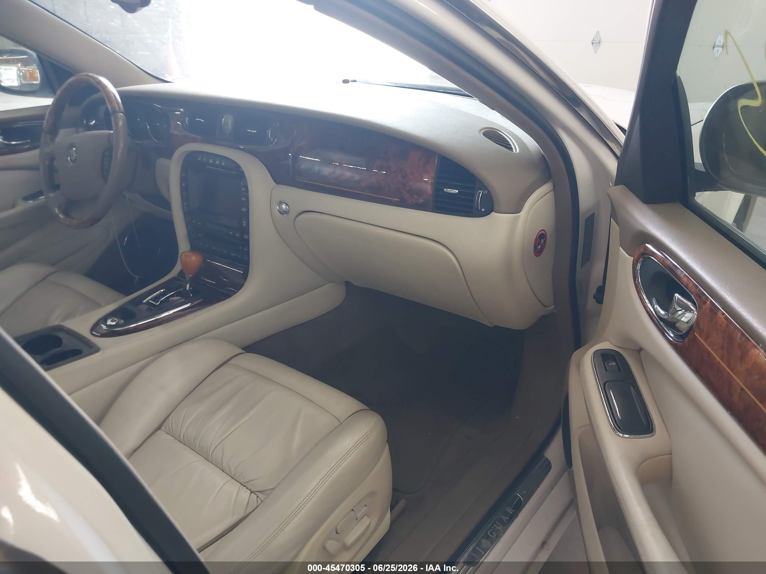 2004 Jaguar Xj Vanden Plas White vin: SAJWA74C84SG16743