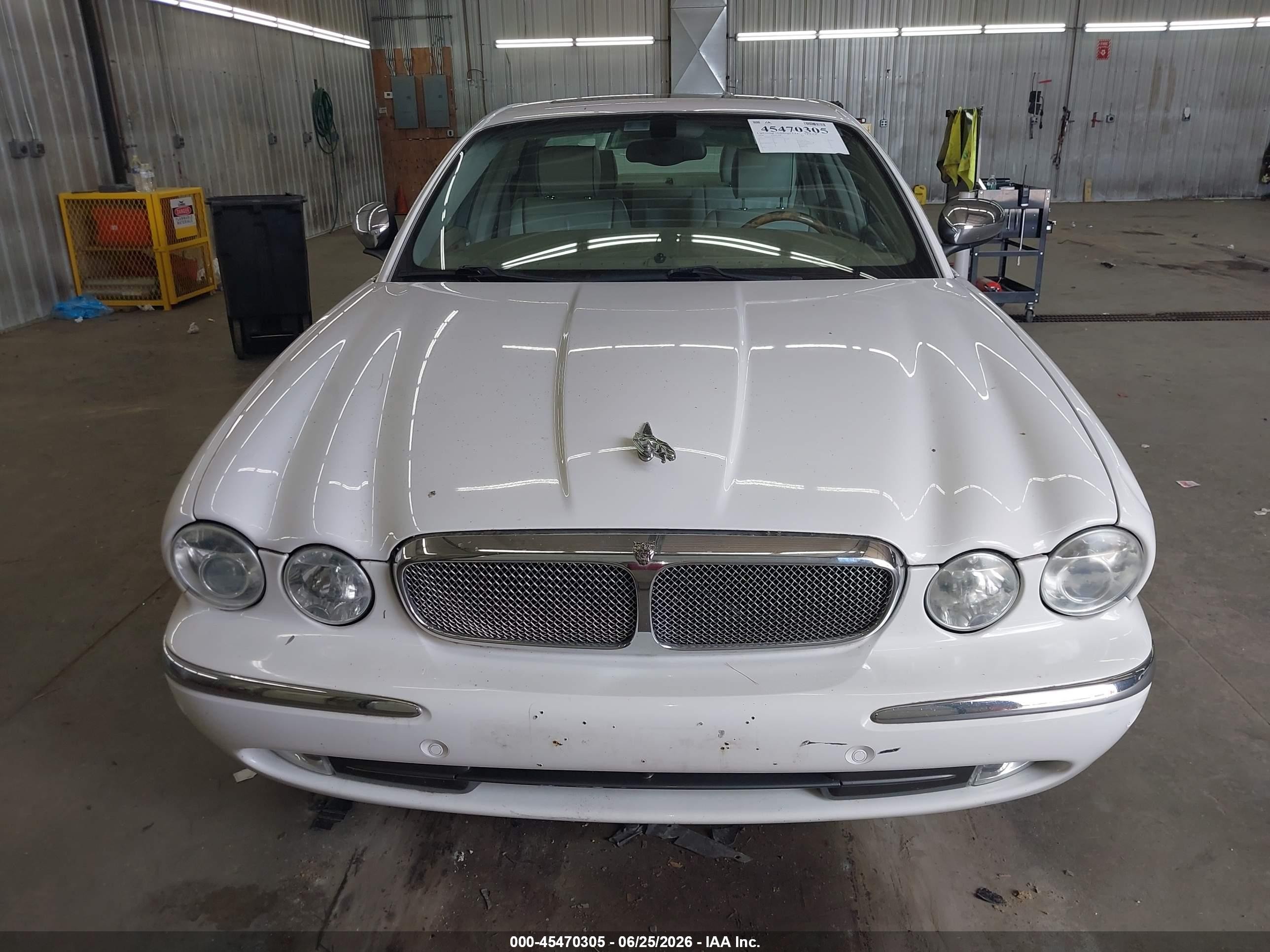 2004 Jaguar Xj Vanden Plas White vin: SAJWA74C84SG16743