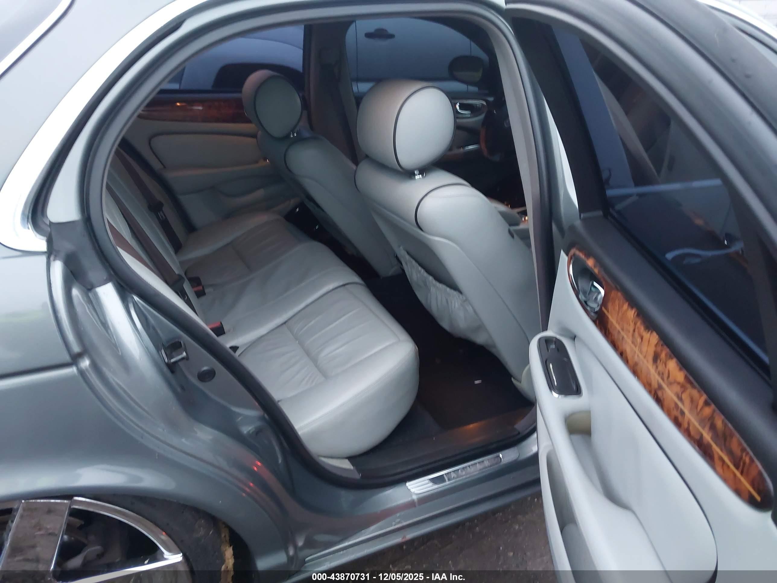 2004 Jaguar Xj Vanden Plas Light Blue vin: SAJWA74C84SG19433