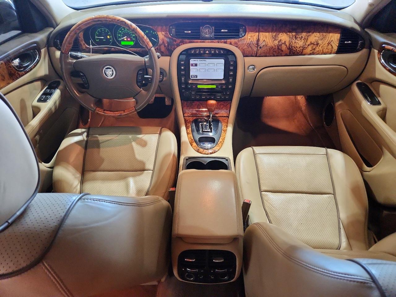 2008 Jaguar Xj8 Tan vin: SAJWA79B18SH20061