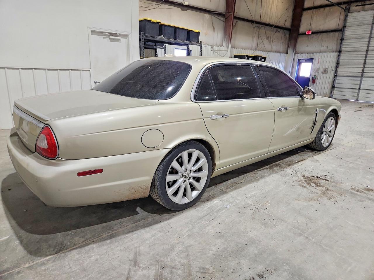 2008 Jaguar Xj8 Tan vin: SAJWA79B18SH20061