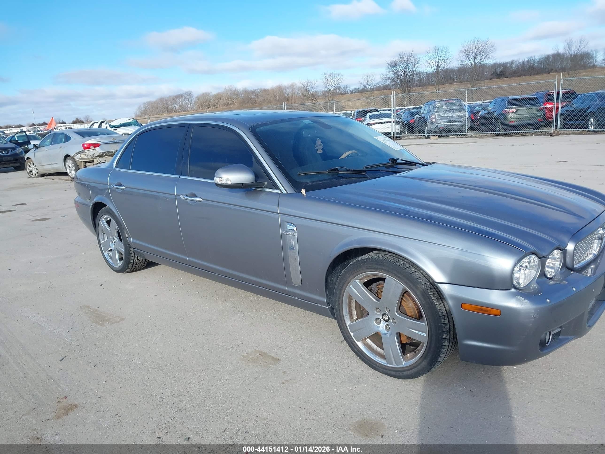2009 Jaguar Xj Xj8 L Серый vin: SAJWA79B19SH30526