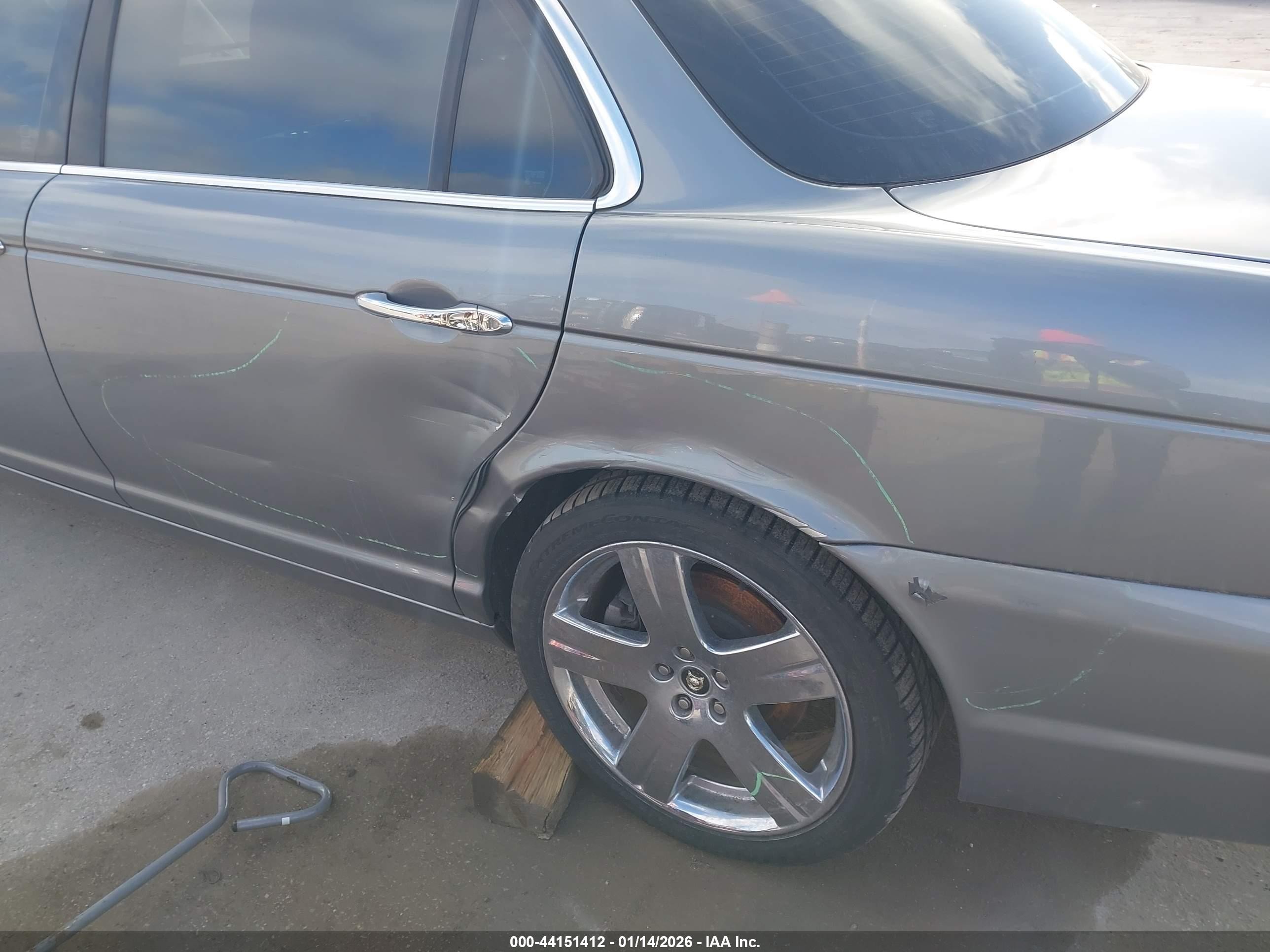 2009 Jaguar Xj Xj8 L Серый vin: SAJWA79B19SH30526