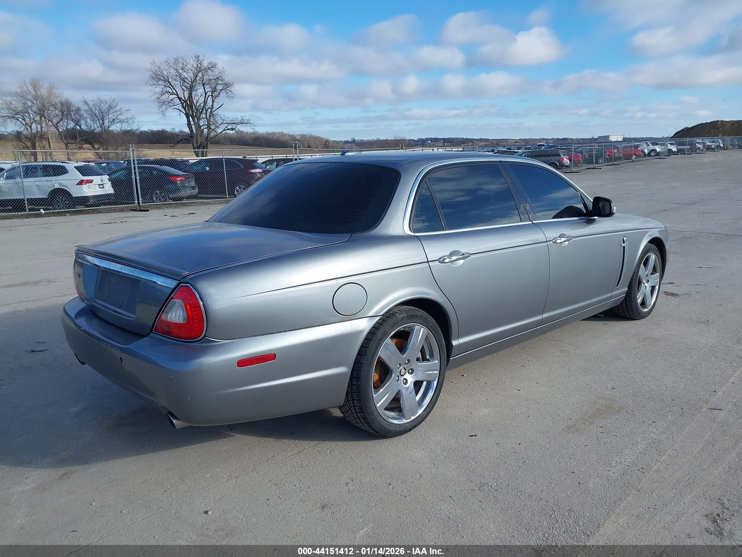 2009 Jaguar Xj Xj8 L Серый vin: SAJWA79B19SH30526