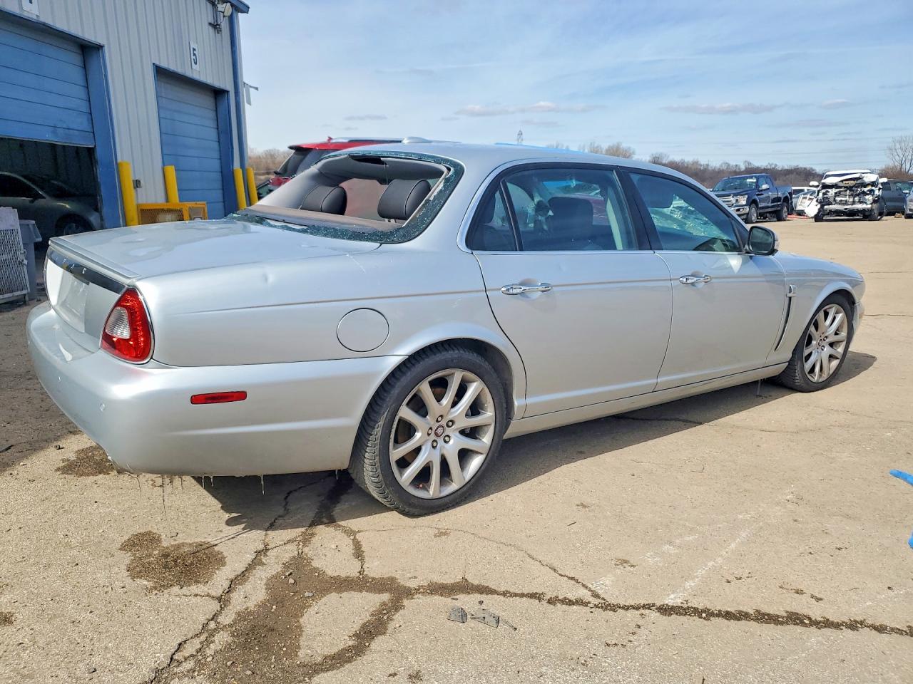 2008 Jaguar Xj8 L Silver vin: SAJWA79B28SH23163