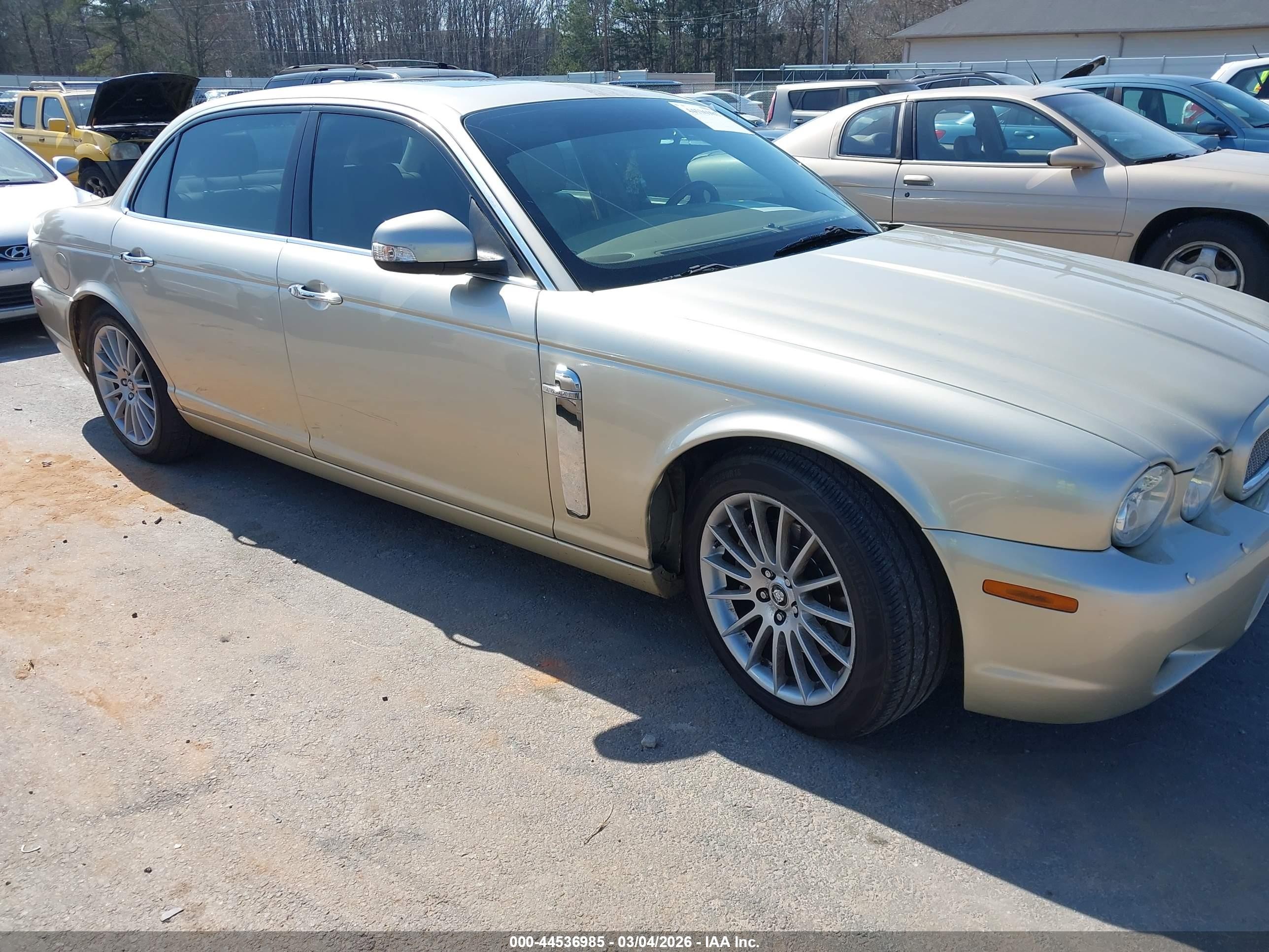 2008 Jaguar Xj Xj8 L Gold vin: SAJWA79B38SH20739