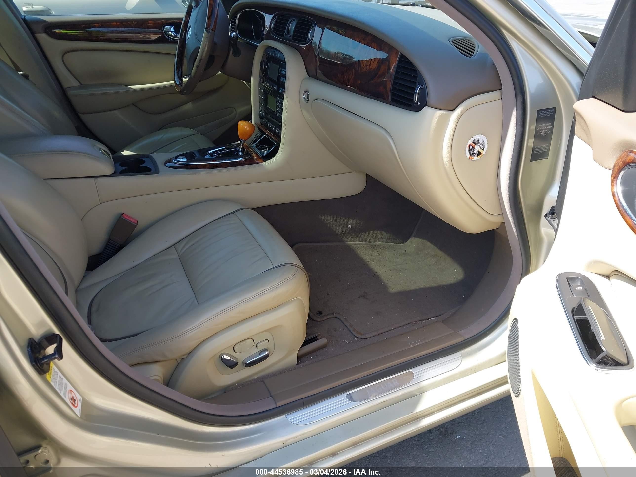 2008 Jaguar Xj Xj8 L Gold vin: SAJWA79B38SH20739