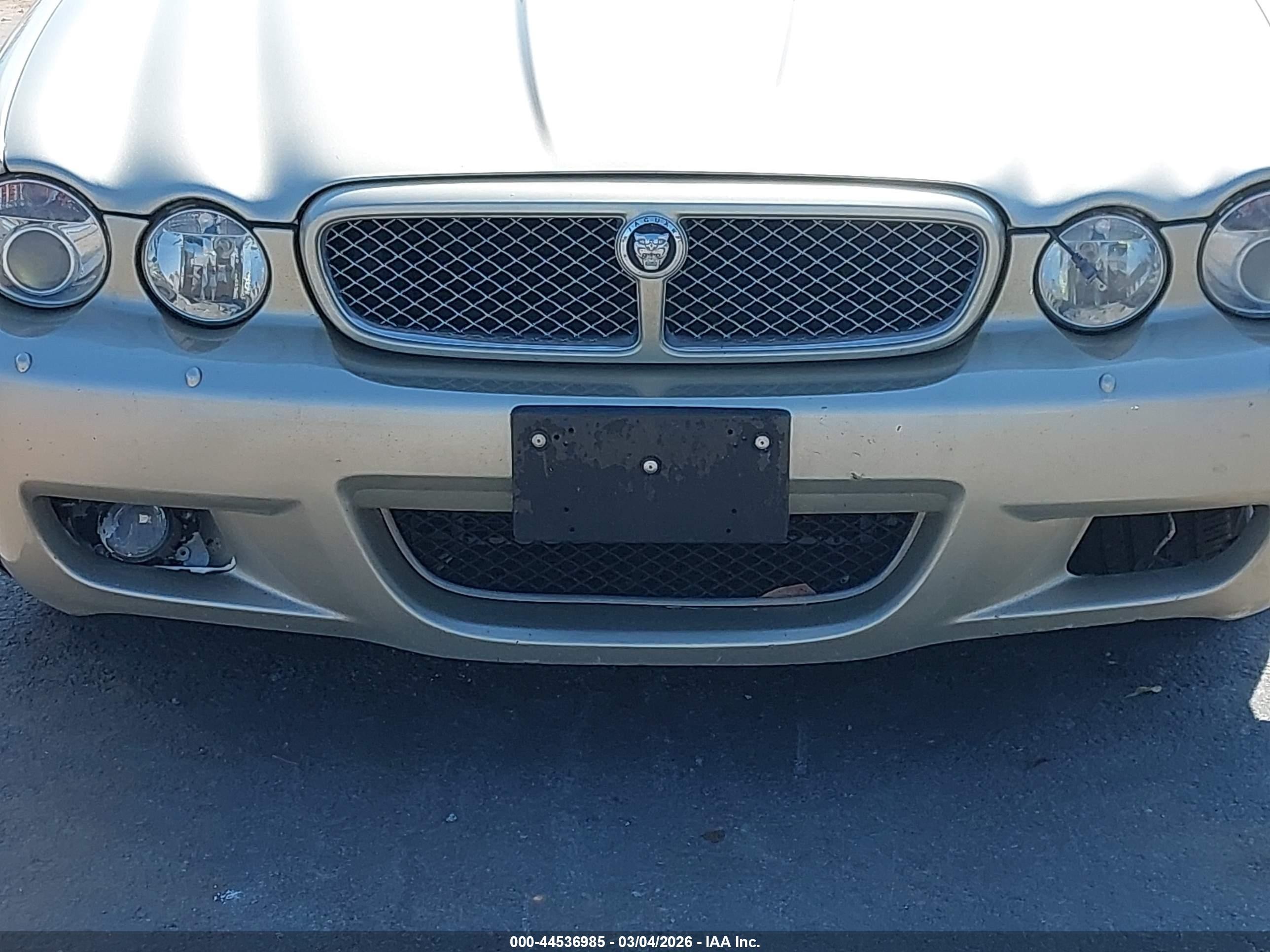 2008 Jaguar Xj Xj8 L Gold vin: SAJWA79B38SH20739