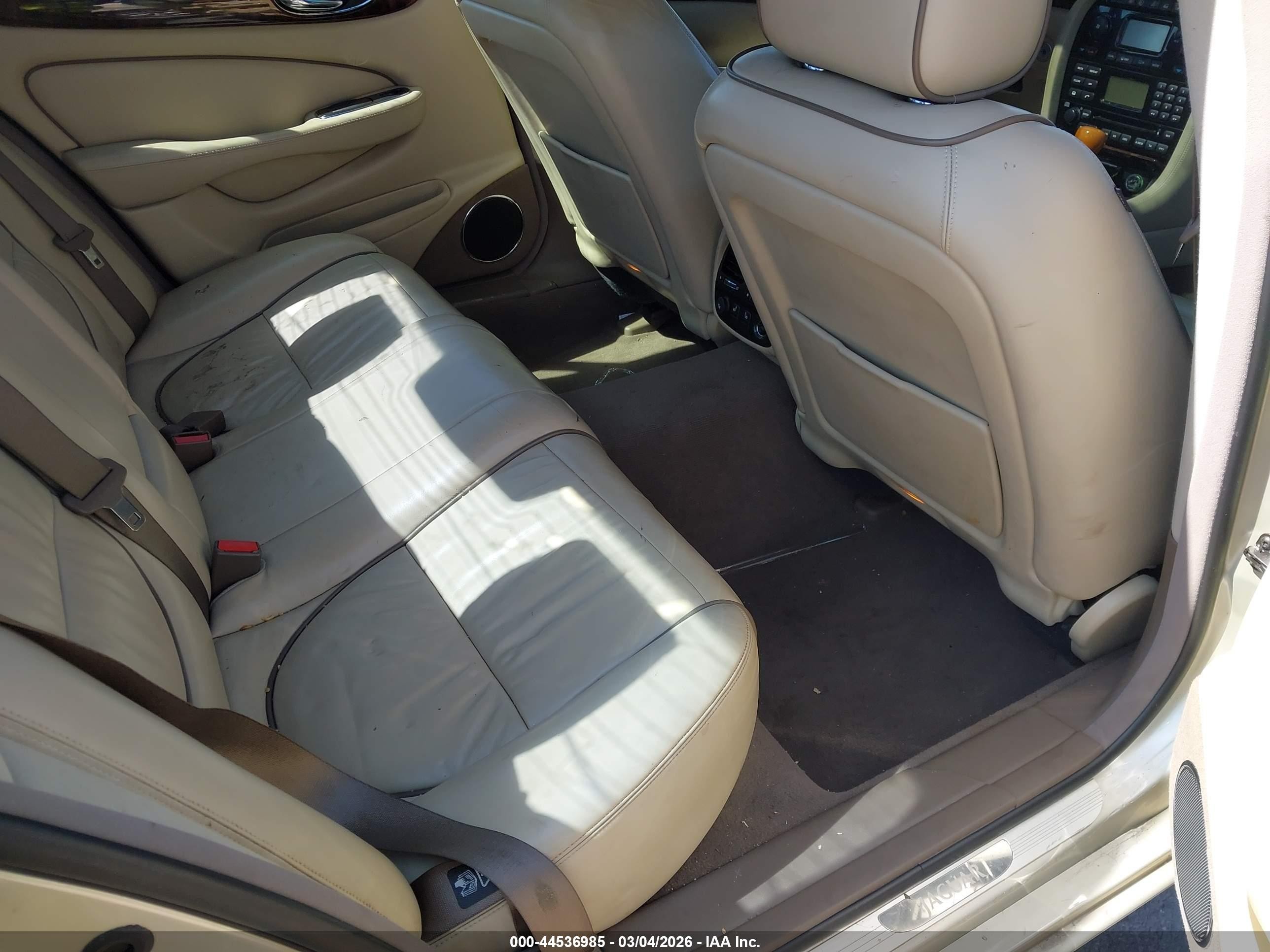 2008 Jaguar Xj Xj8 L Gold vin: SAJWA79B38SH20739